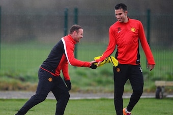 MANCHESTER, ENGLAND - MARCH 18: Wayne Rooney and Robin Van Persie of Manchester United share a joke during a training session at Aon Training Complex on March 18, 2014 in Manchester, England.  (Photo by Laurence Griffiths/Getty Images)