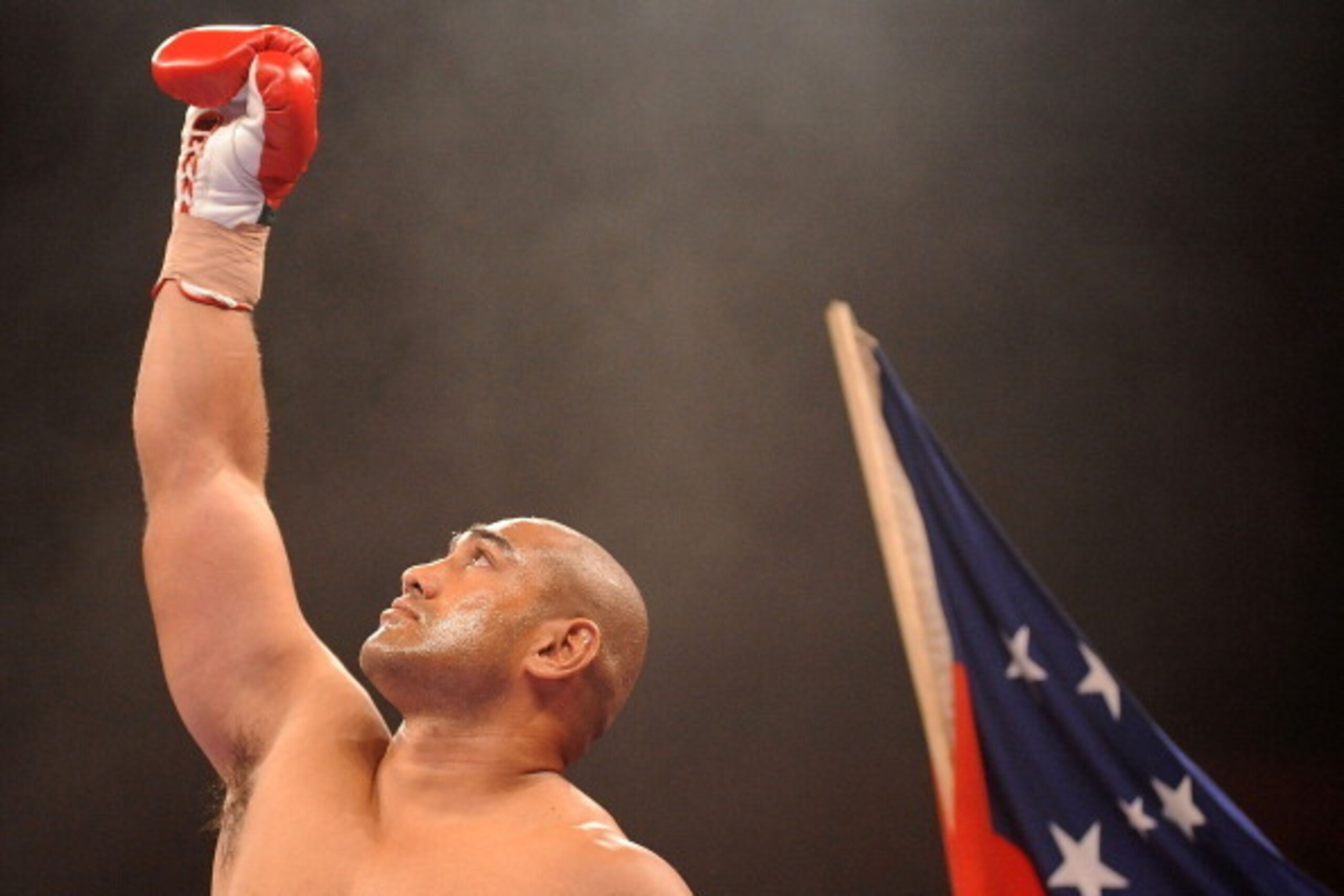 GOLD COAST, AUSTRALIA - JANUARY 29: Alex Leapai raises his arm before their bout at the Gold Coast Convention and Exhibition Centre on January 29, 2011 in Gold Coast, Australia. (Photo by Matt Roberts/Getty Images) GOLD COAST, AUSTRALIA - JANUARY 29: Alex Leapai raises his arm before their bout at the Gold Coast Convention and Exhibition Centre on January 29, 2011 in Gold Coast, Australia. (Photo by Matt Roberts/Getty Images)
