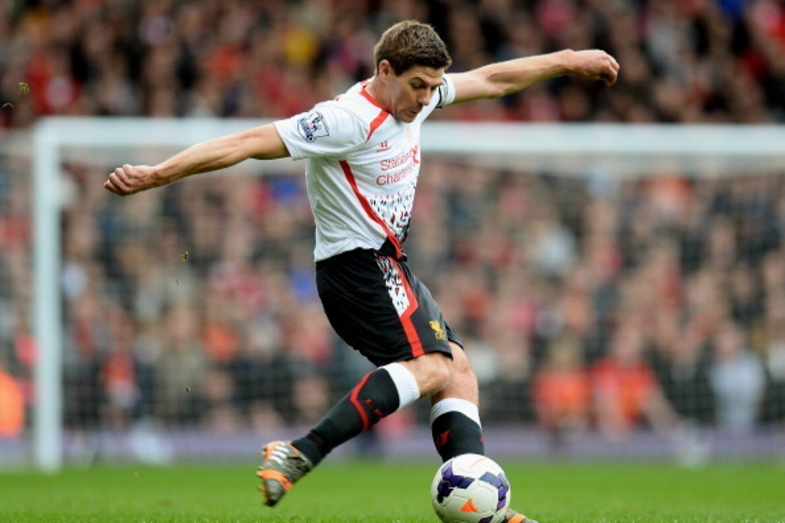 LONDON, ENGLAND - APRIL 06:  Steven Gerrard of Liverpool in action during the Barclays Premier League match between West Ham United and Liverpool at Boleyn Ground on April 6, 2014 in London, England.  (Photo by Mike Hewitt/Getty Images)