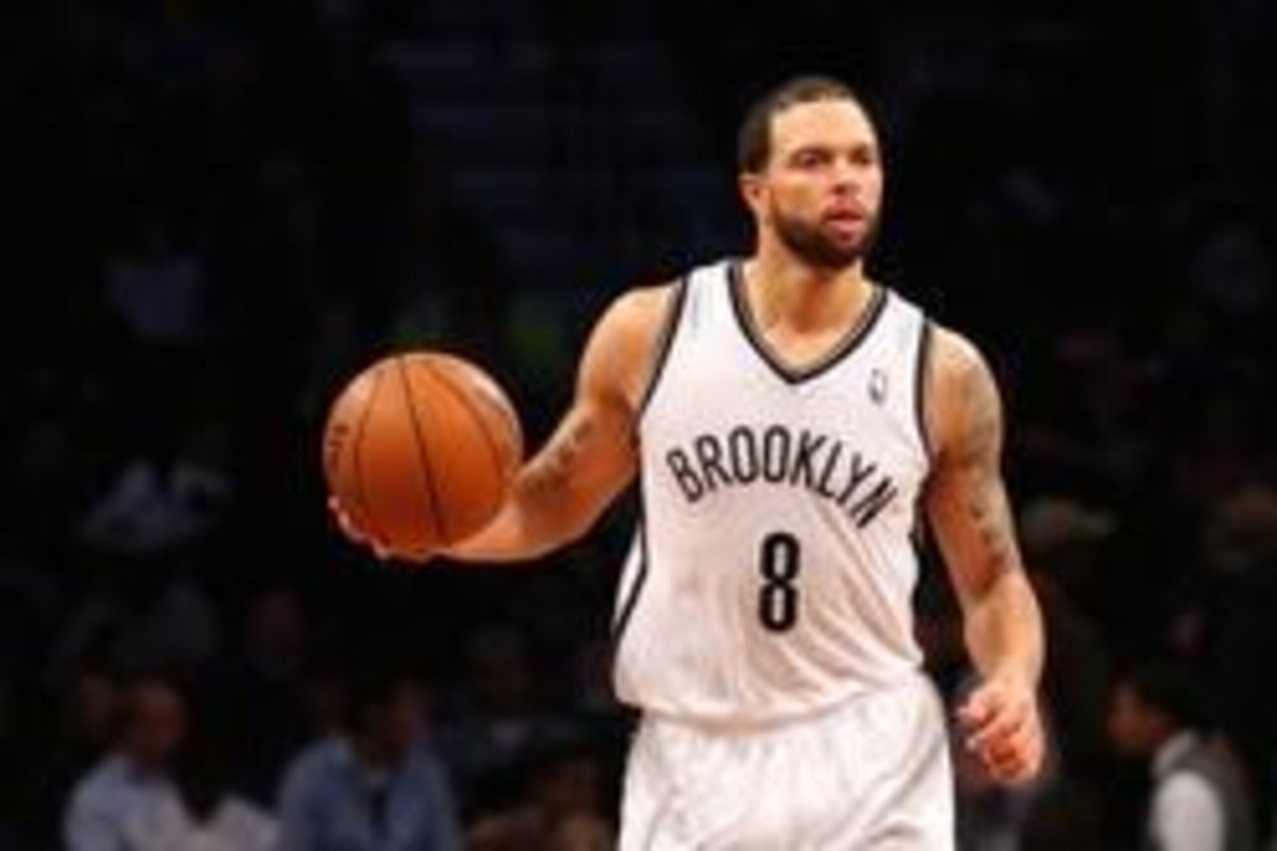 Apr 25, 2014; Brooklyn, NY, USA; Brooklyn Nets guard Deron Williams (8) advances the ball during the third quarter against the Toronto Raptors in game three of the first round of the 2014 NBA Playoffs at Barclays Center. Brooklyn Nets won 102-98.  Mandato