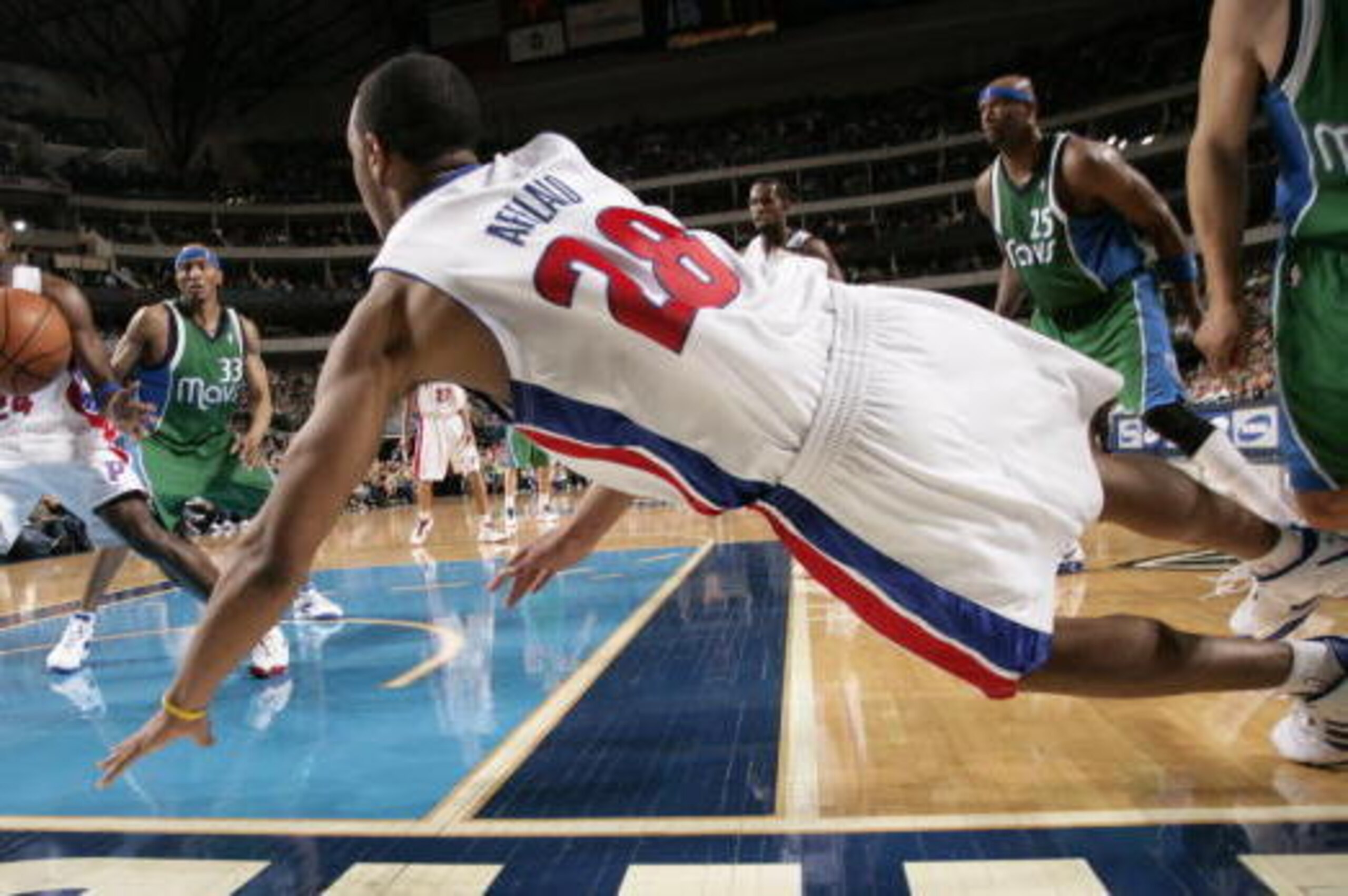 DALLAS - MARCH 17: Arron Afflalo #28 of the Detroit Pistons dives to make a save into Antonio McDyess #24 against the Dallas Mavericks on March 17, 2009 at the American Airlines Center in Dallas, Texas. NOTE TO USER: User expressly acknowledges and agrees
