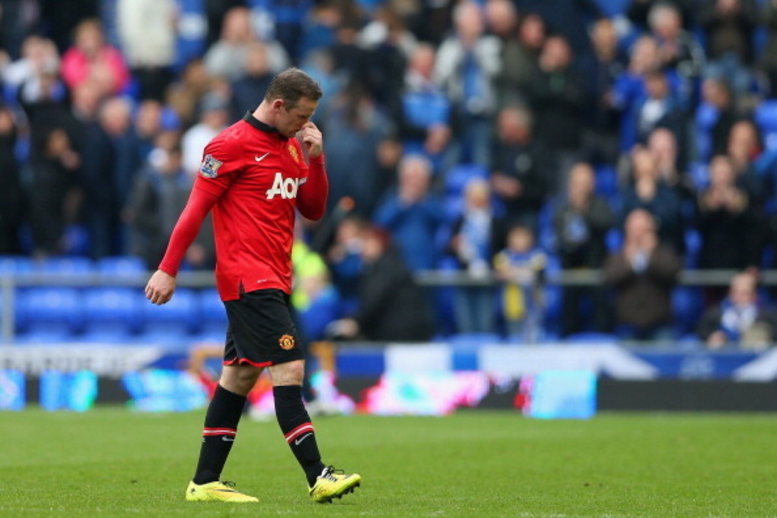 LIVERPOOL, ENGLAND - APRIL 20:  A dejected Wayne Rooney of Manchester United after defeat during the Barclays Premier League match between Everton and Manchester United at Goodison Park on April 20, 2014 in Liverpool, England.  (Photo by Clive Brunskill/G
