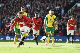 MANCHESTER, ENGLAND - APRIL 26:  Wayne Rooney of Manchester United scores a first half penalty during the Barclays Premier League match between Manchester United and Norwich City at Old Trafford on April 26, 2014 in Manchester, England.  (Photo by Laurenc