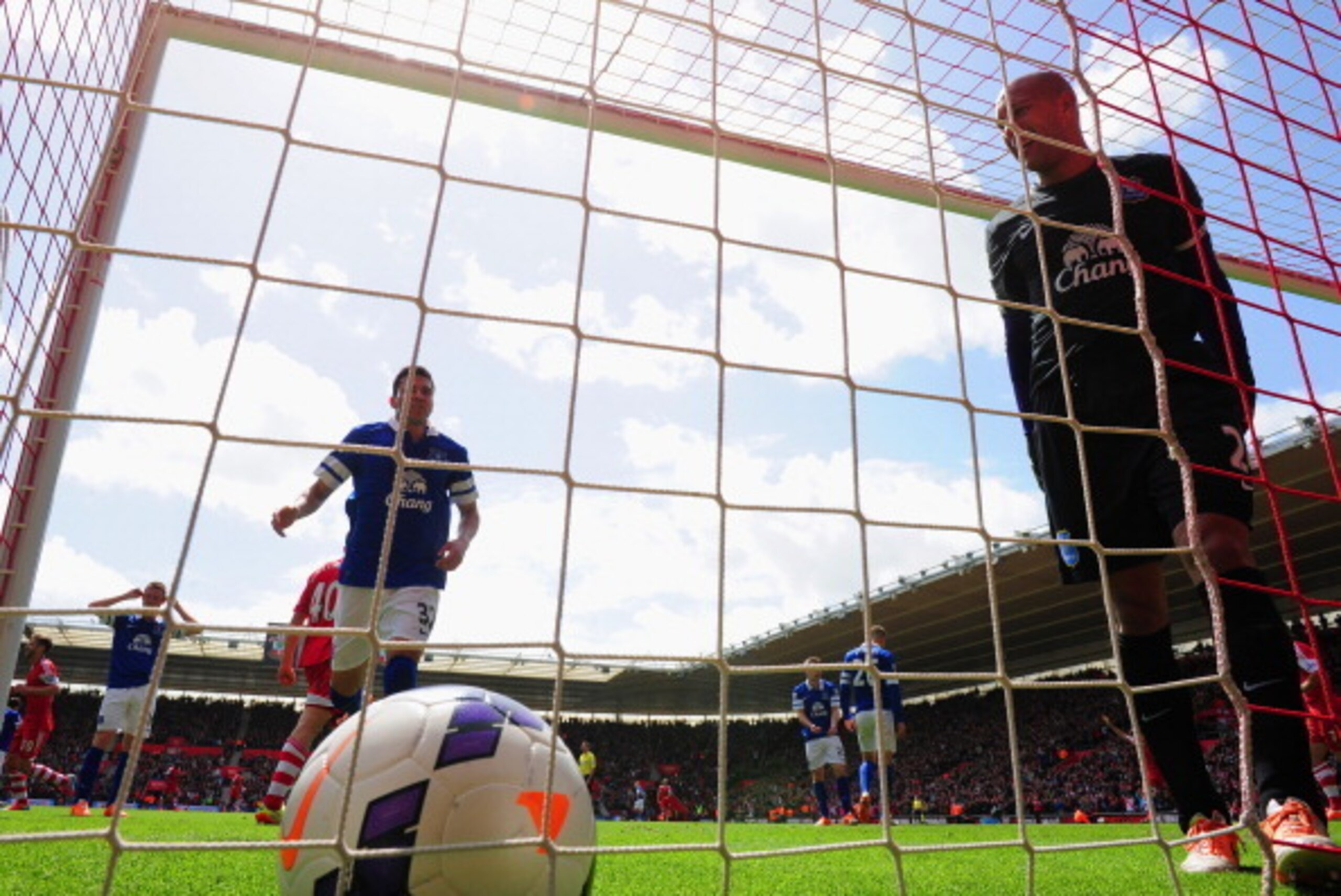 SOUTHAMPTON, ENGLAND - APRIL 26:  A dejected Tim Howard of Everton goes to pick the ball out of the net after Seamus Coleman of Everton scored an own goal during the Barclays Premier League match between Southampton and Everton at St Mary's Stadium on Apr