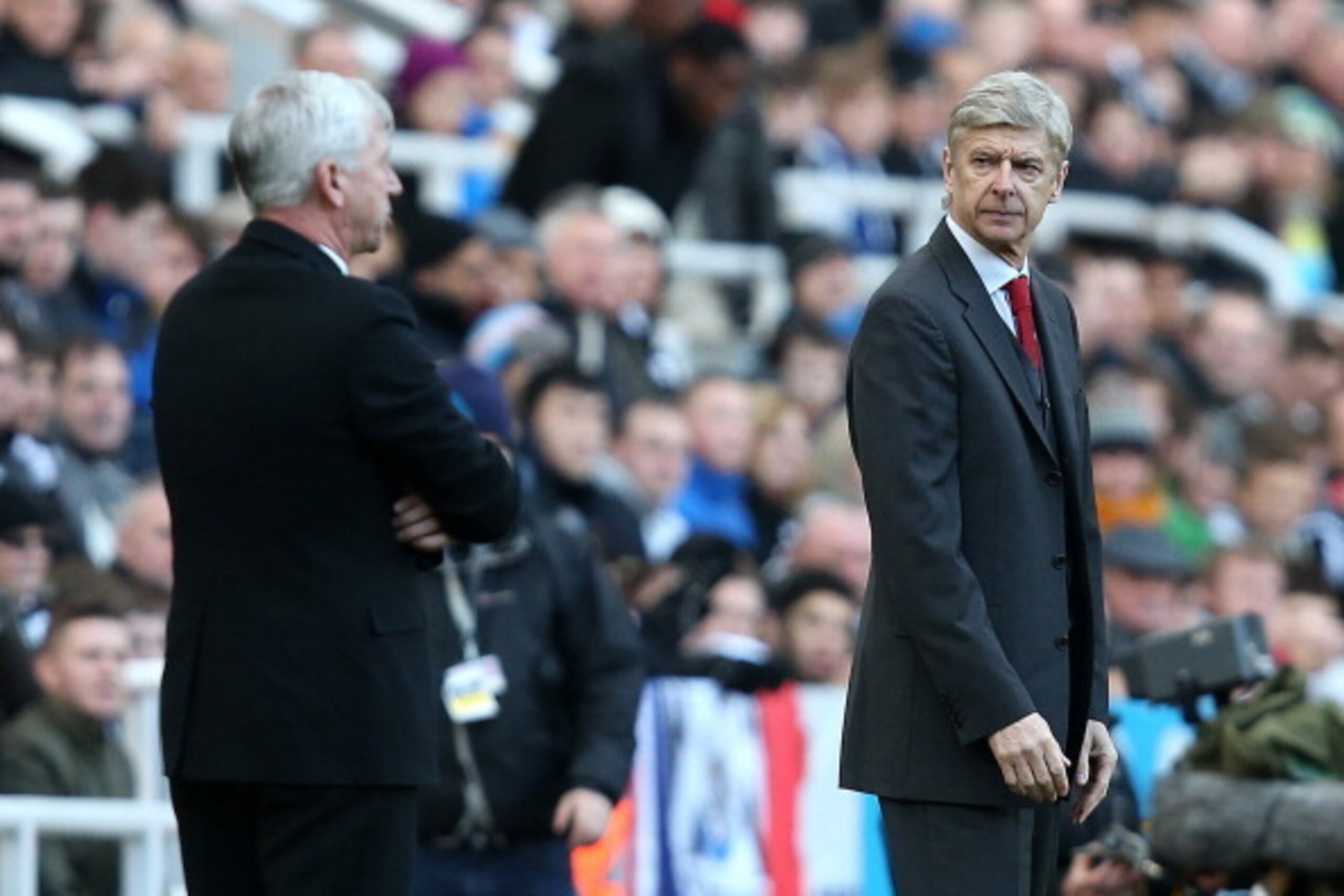 NEWCASTLE UPON TYNE, ENGLAND - DECEMBER 29: Manager of Arsenal Arsene Wenger and Manager of Newcastle United Alan Pardew on the touchline during the Barclays Premier League match between Newcastle United and Arsenal at St James' Park on December 29, 2013 NEWCASTLE UPON TYNE, ENGLAND - DECEMBER 29: Manager of Arsenal Arsene Wenger and Manager of Newcastle United Alan Pardew on the touchline during the Barclays Premier League match between Newcastle United and Arsenal at St James' Park on December 29, 2013