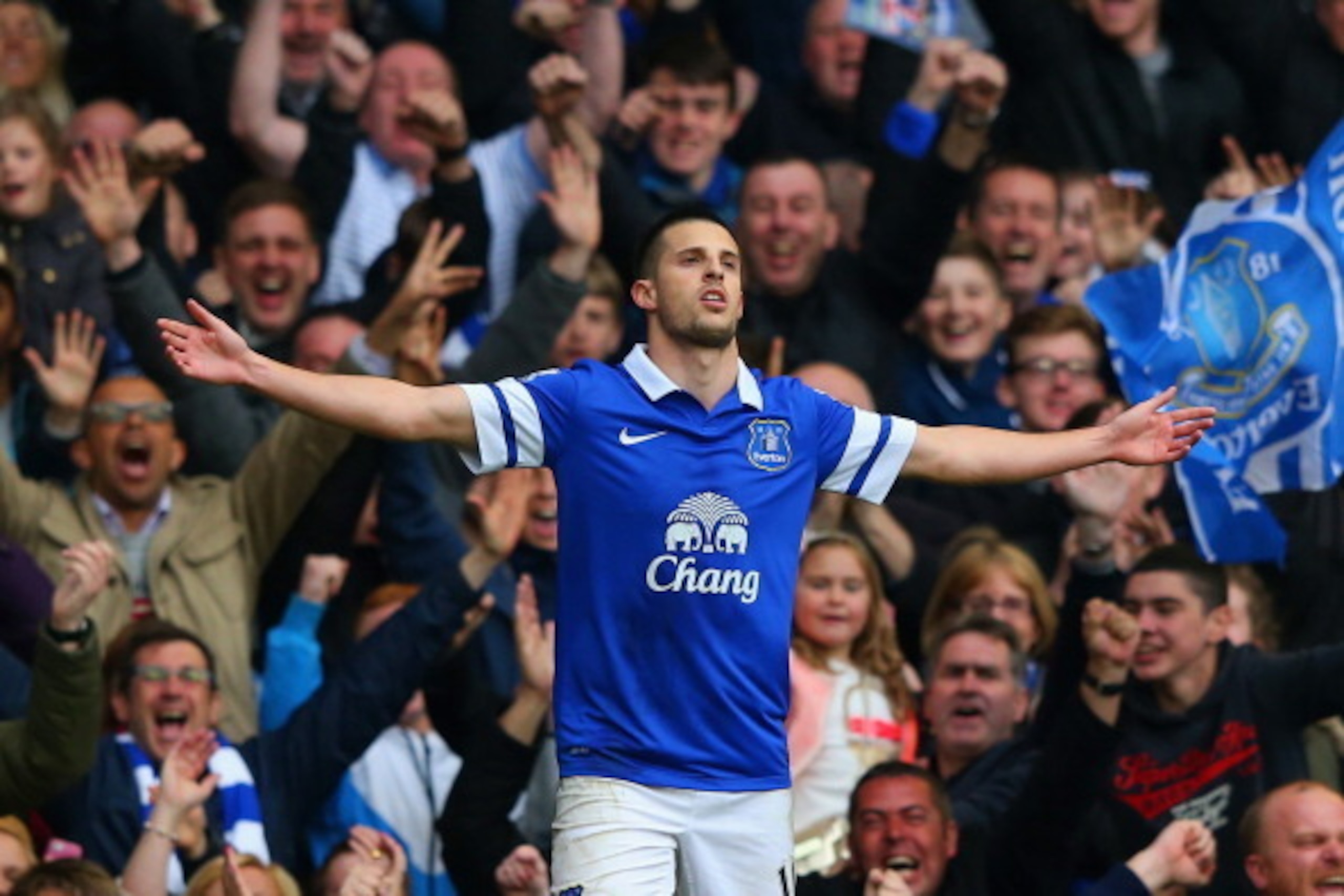 LIVERPOOL, ENGLAND - APRIL 20:  Kevin Mirallas of Everton celebrates scoring their second goal during the Barclays Premier League match between Everton and Manchester United at Goodison Park on April 20, 2014 in Liverpool, England.  (Photo by Alex Livesey