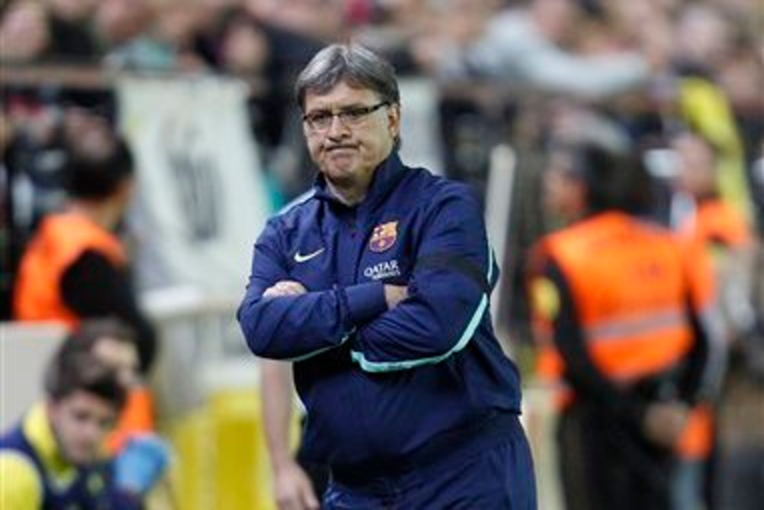 Tata Martino adopts a familiar pose during the Villarreal game.