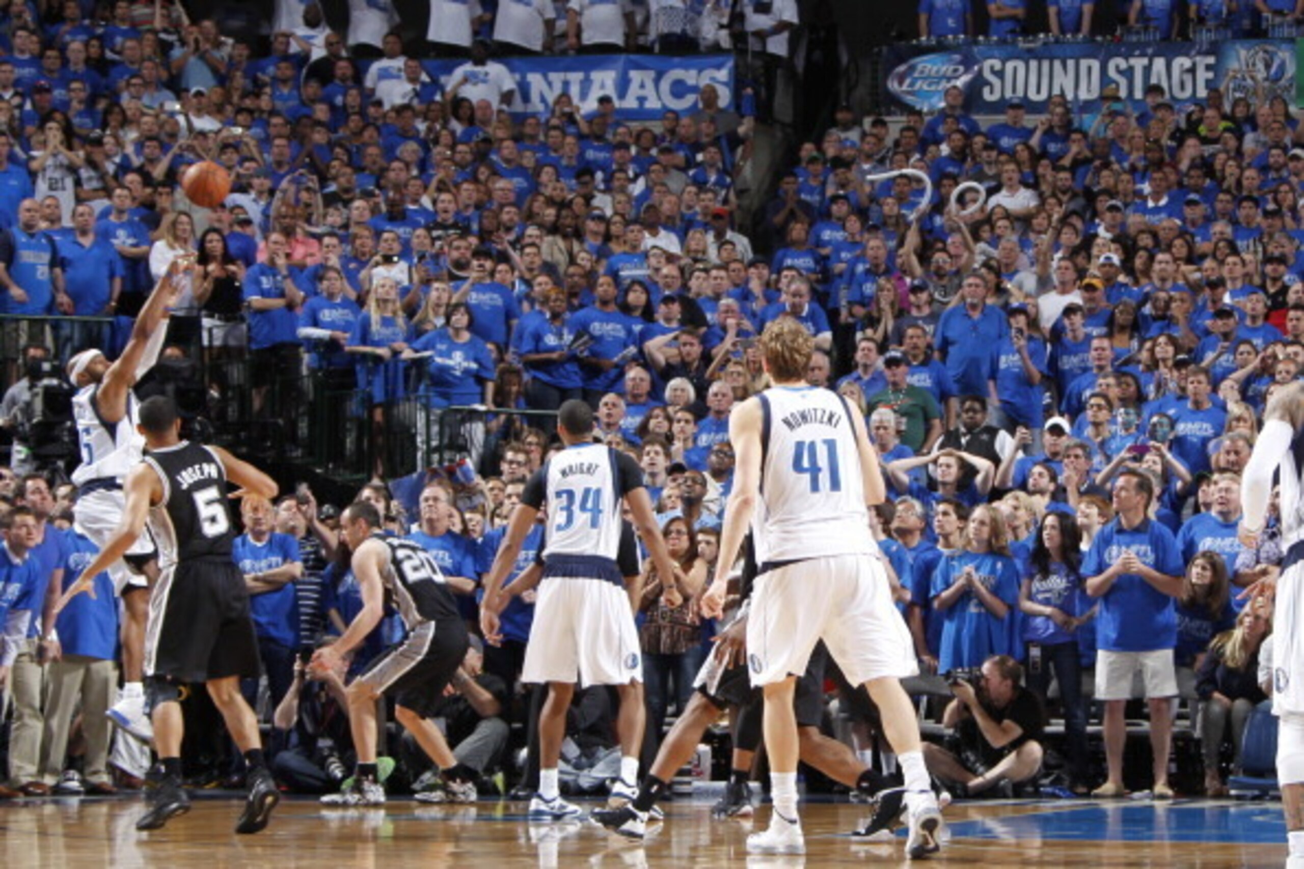 DALLAS, TX - APRIL 26: Vince Carter #25 of the Dallas Mavericks hits the game winning shot against the San Antonio Spurs during Game Three of the Western Conference Quarterfinals during the 2014 NBA Playoffs on April 26, 2014 at the American Airlines Cent
