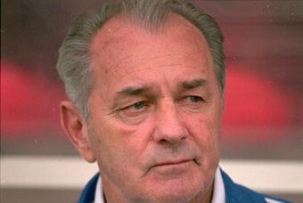 13 Jun 2000:  Yugoslavia coach Vujadin Boskov looks on during the European Championships 2000 group match against Slovenia at the Stade Communal in Charleroi, Belgium.  The match was drawn 3-3. \ Mandatory Credit: Graham Chadwick /Allsport