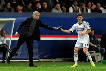 PARIS, FRANCE - APRIL 02:  Jose Mourinho the Chelsea manager hands a water bottle to Eden Hazard of Chelsea during the UEFA Champions League quarter final, first leg match between Paris Saint Germain and Chelsea at Parc des Princes on April 2, 2014 in Par