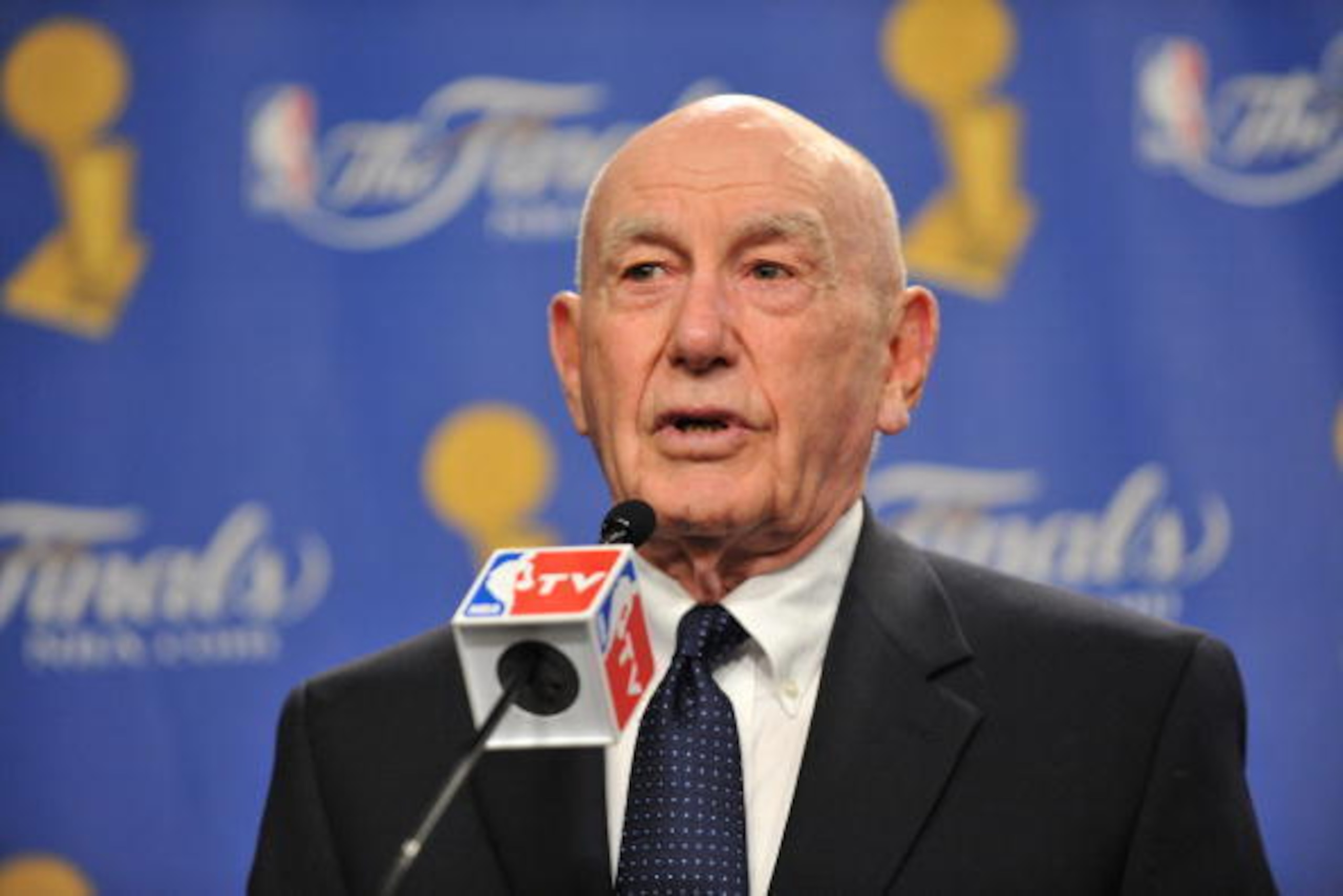 LOS ANGELES - JUNE 6:  Dr. Jack Ramsay speaks at the Chuck Daly Lifetime Achievement Award prior to Game Two of the 2010 NBA Finals on June 6, 2010 at Staples Center in Los Angeles, California.  NOTE TO USER: User expressly acknowledges and agrees that, b
