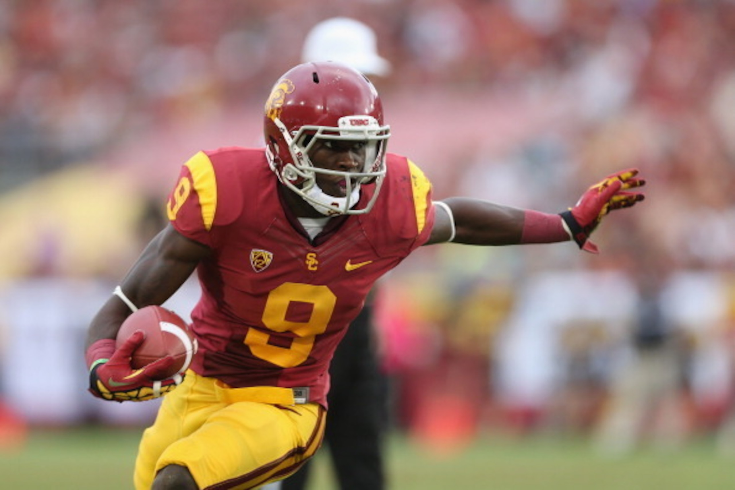 LOS ANGELES, CA - OCTOBER 20:  Wide receiver Marqise Lee #9 of the USC Trojans carries the ball against the Colorado Buffaloes at Los Angeles Memorial Coliseum on October 20, 2012 in Los Angeles, California.  (Photo by Jeff Gross/Getty Images)