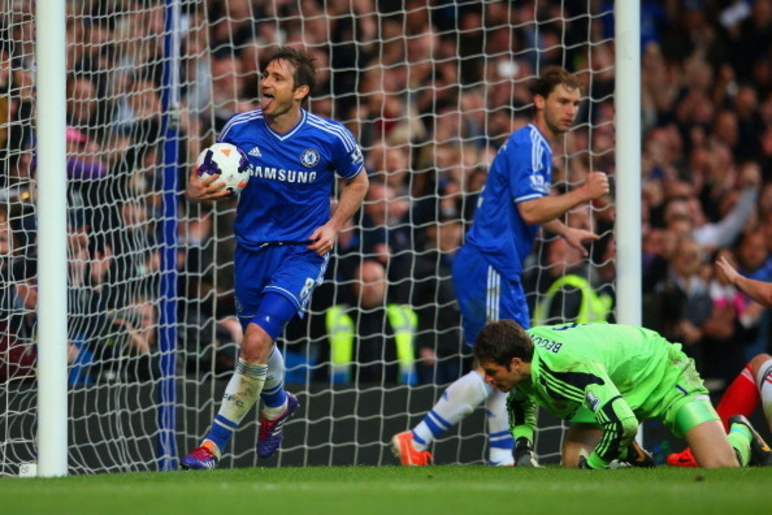 LONDON, ENGLAND - APRIL 05:  Frank Lampard of Chelsea celebrates scoring their second goal from the rebound of his penalty during the Barclays Premier League match between Chelsea and Stoke City at Stamford Bridge on April 5, 2014 in London, England.  (Ph