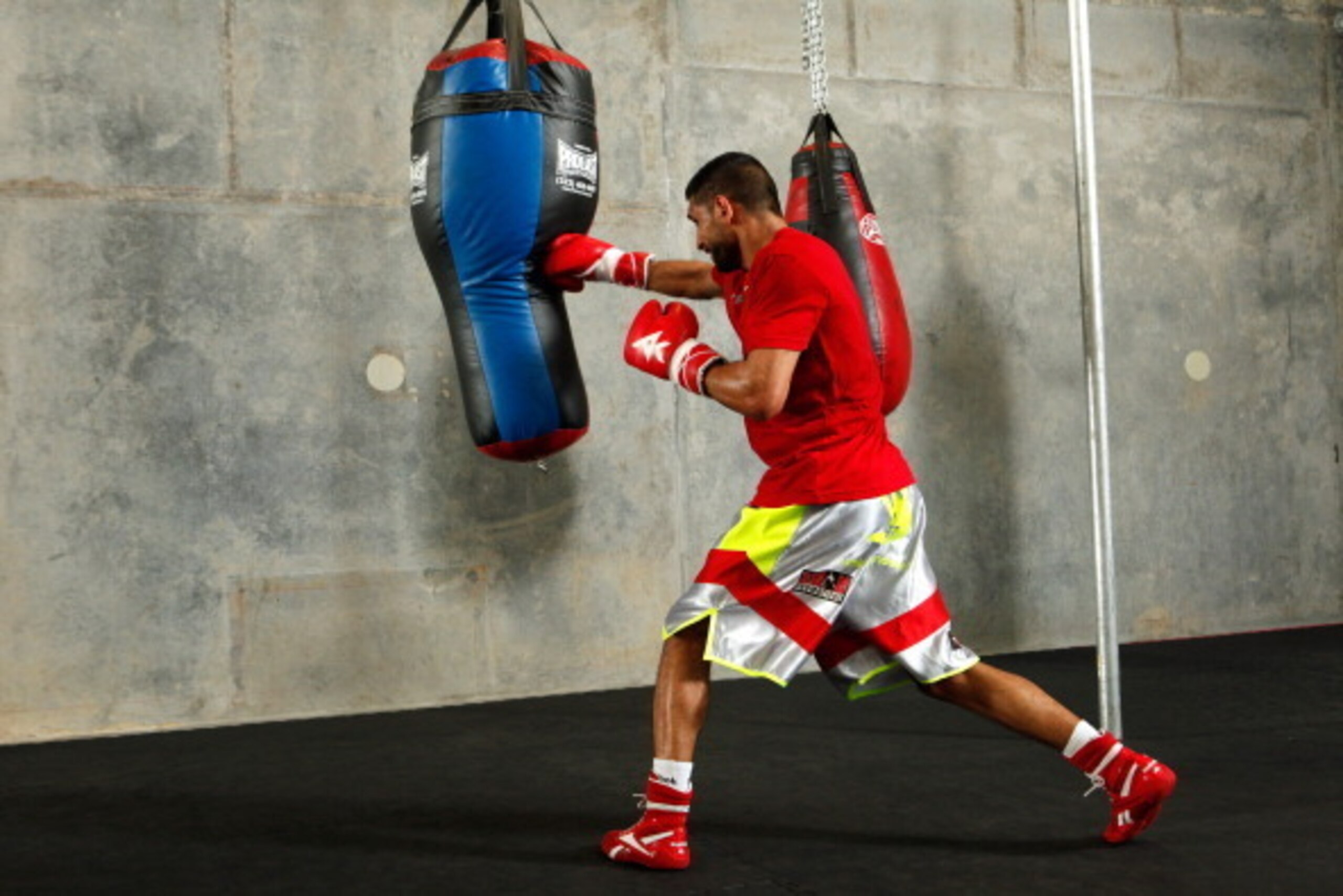 HAYWARD, CA - APRIL 24: Amir Khan in action during a workout session at Virgil Hunter's Gym on April 24, 2014 in Hayward, California. Kahn is preparing to take on Luis Collazo at the MGM Grand in Las Vegas on May 3, 2014. (Photo by Alexis Cuarezma/Getty HAYWARD, CA - APRIL 24: Amir Khan in action during a workout session at Virgil Hunter's Gym on April 24, 2014 in Hayward, California. Kahn is preparing to take on Luis Collazo at the MGM Grand in Las Vegas on May 3, 2014. (Photo by Alexis Cuarezma/Getty