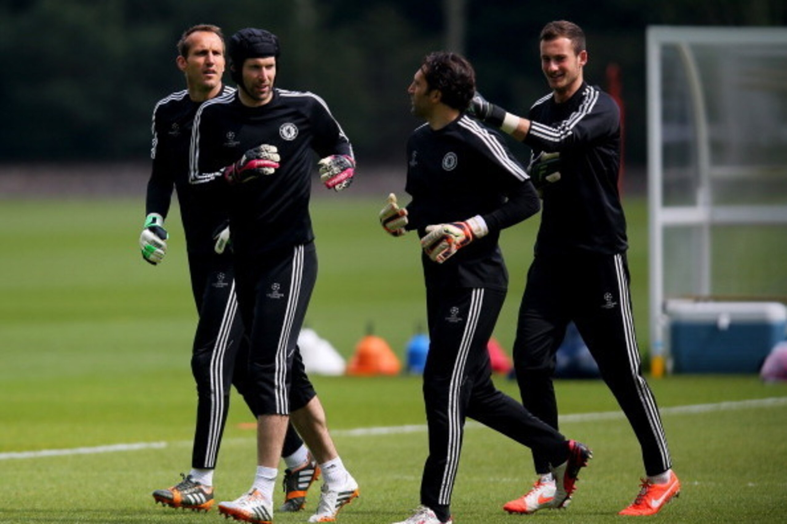 COBHAM, ENGLAND - APRIL 29:  Petr Cech of Chelsea participates in a training session at Chelsea Training Ground on April 29, 2014 in Cobham, England.  (Photo by Clive Rose/Getty Images)