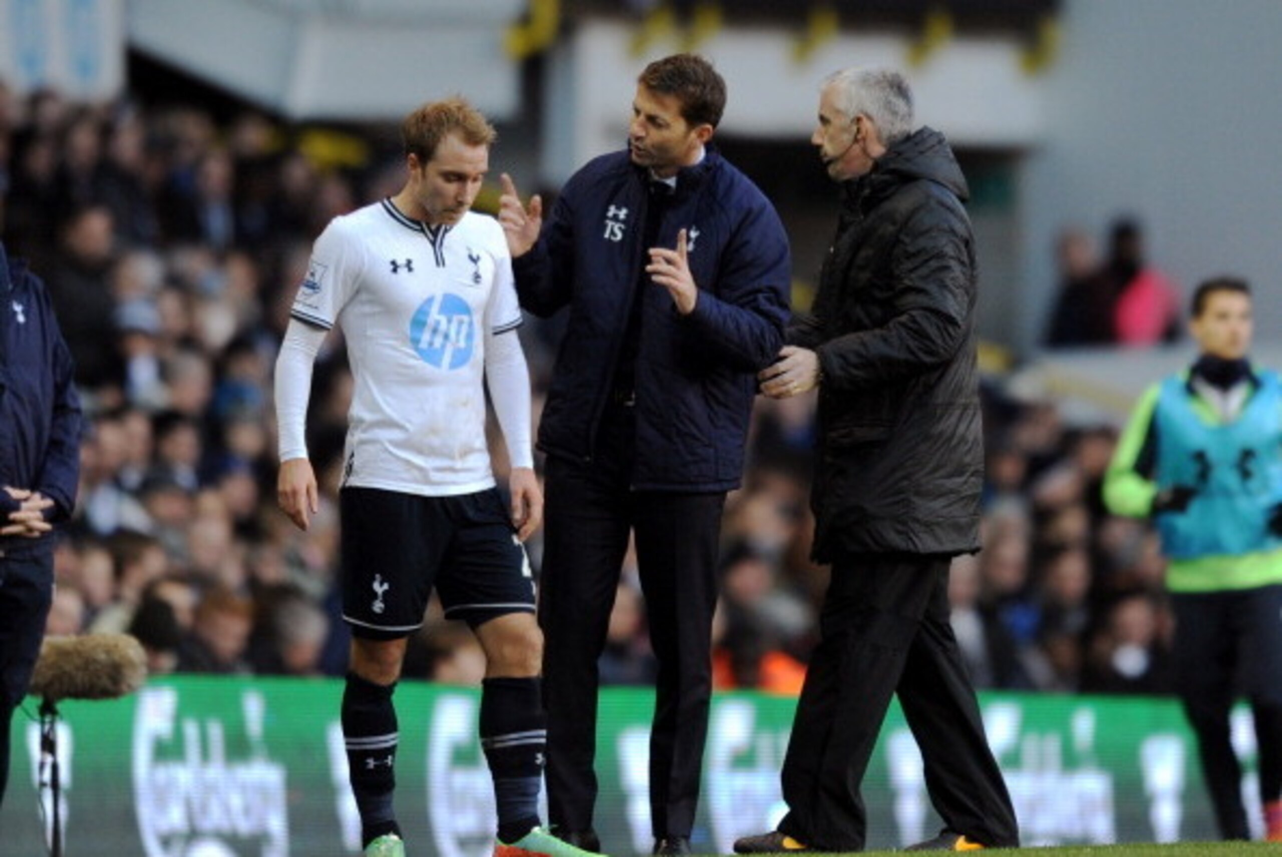 LONDON, ENGLAND - DECEMBER 26:  Tim Sherwood the Spurs manager gives instructions to Christian Eriksen of Spurs during the Barclays Premier League match between Tottenham Hotspur and West Bromwich Albion on December 26 2013 in London, England.  (Photo by 