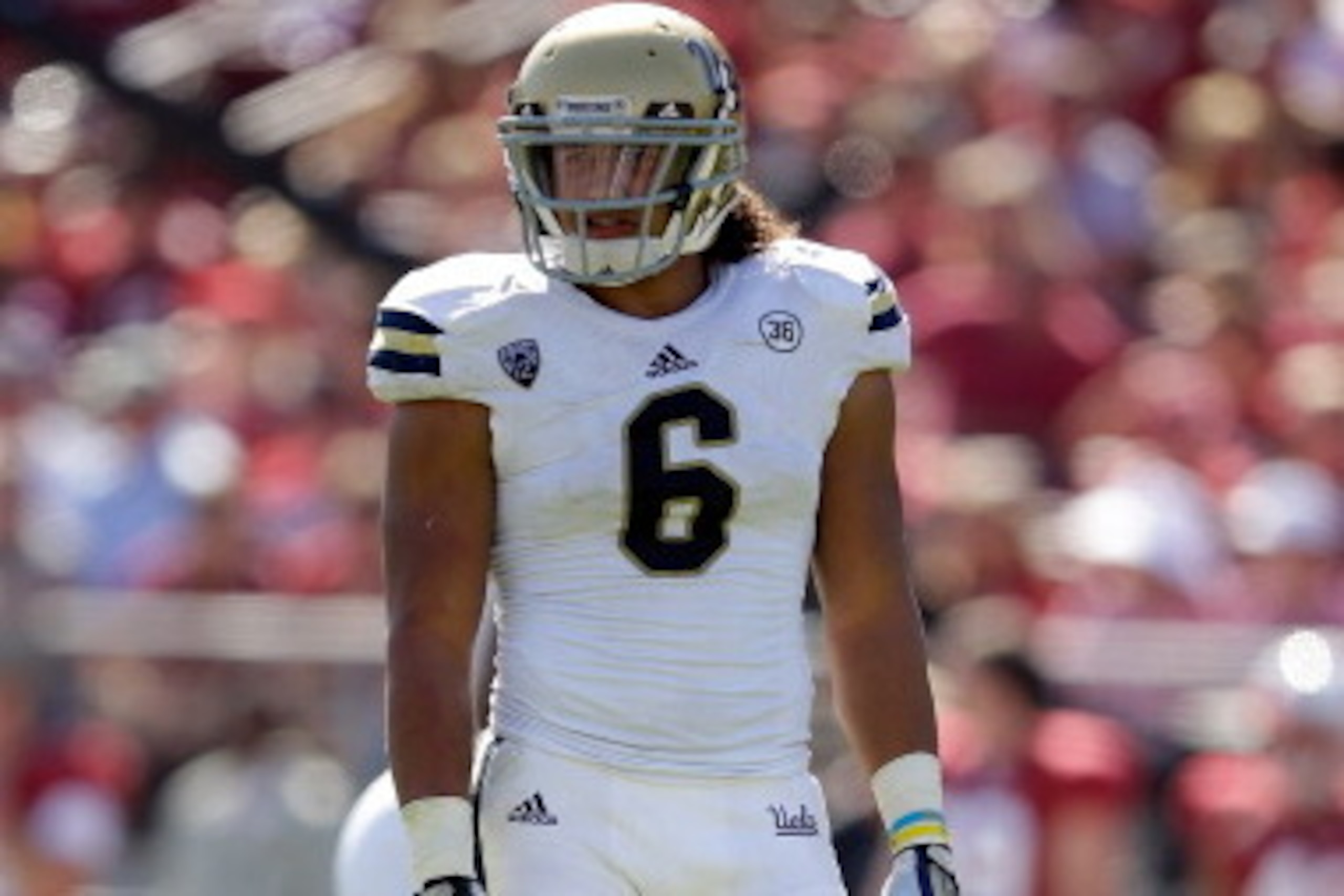 PALO ALTO, CA - OCTOBER 19:  Eric Kendricks #6 of the UCLA Bruins of the UCLA Bruins in action during their game against the Stanford Cardinal at Stanford Stadium on October 19, 2013 in Palo Alto, California.  (Photo by Ezra Shaw/Getty Images)