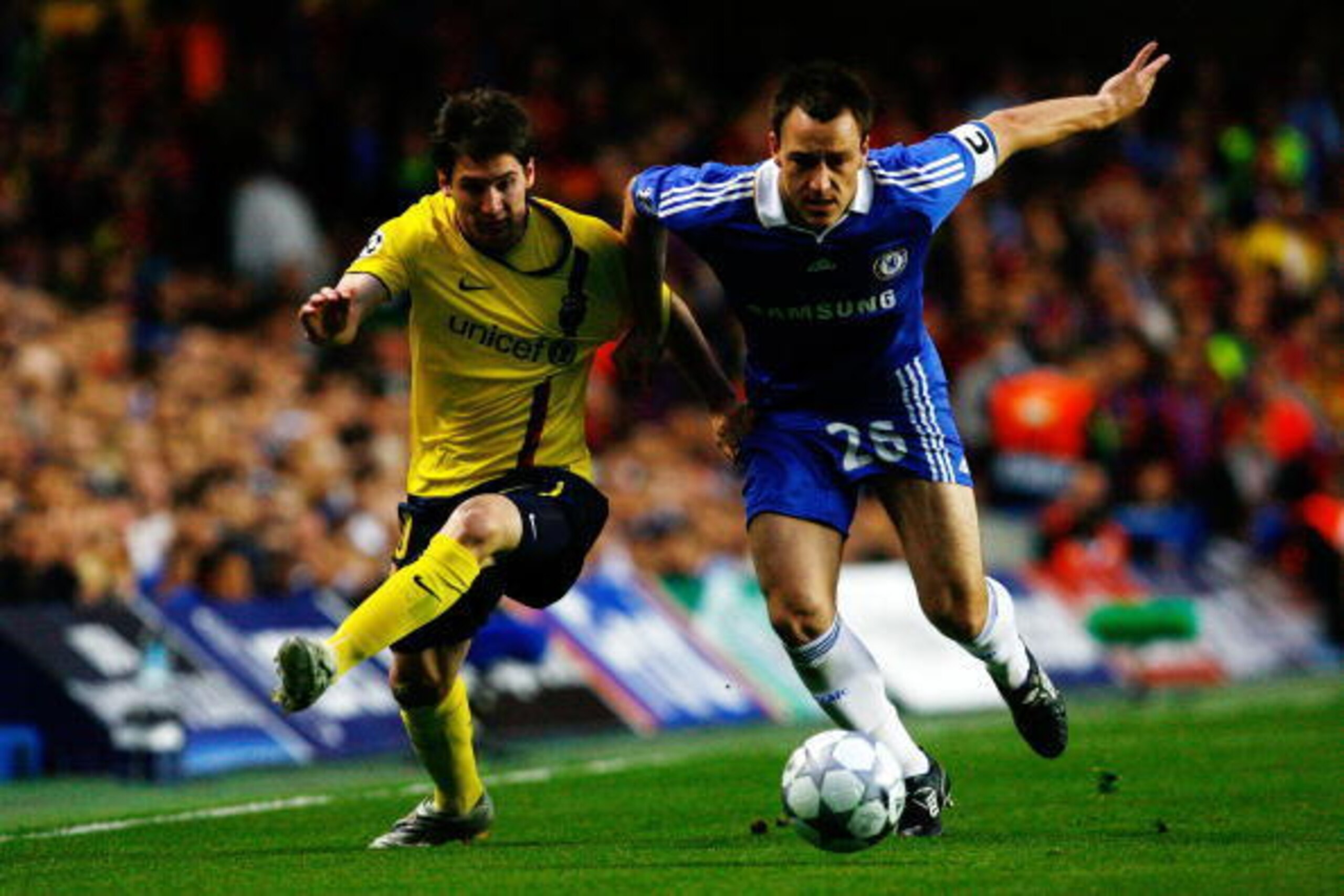 LONDON, ENGLAND - MAY 06:  John Terry of Chelsea battles for the ball with Lionel Messi of Barcelona  during the UEFA Champions League Semi Final Second Leg match between Chelsea and Barcelona at Stamford Bridge on May 6, 2009 in London, England.  (Photo 