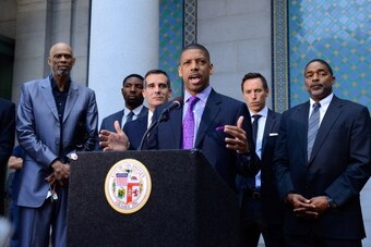LOS ANGELES, CA - APRIL 29:  (L-R)  Former NBA players Kareem Abdul-Jabbar, Roger Mason, Los Angeles Mayor Eric Garcetti, Sacramento Mayor Kevin Johnson, Los Angeles Lakers Steve Nash, and Norm Nixon address the media during the press conference in respon