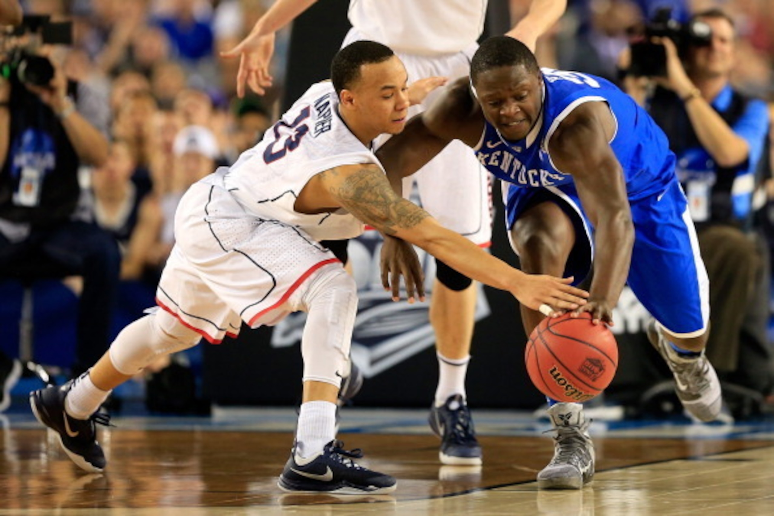 ARLINGTON, TX - APRIL 07: Shabazz Napier #13 of the Connecticut Huskies and Julius Randle #30 of the Kentucky Wildcats battle for a loose ball during the NCAA Men's Final Four Championship at AT&T Stadium on April 7, 2014 in Arlington, Texas. (Photo by ARLINGTON, TX - APRIL 07: Shabazz Napier #13 of the Connecticut Huskies and Julius Randle #30 of the Kentucky Wildcats battle for a loose ball during the NCAA Men's Final Four Championship at AT&T Stadium on April 7, 2014 in Arlington, Texas. (Photo by