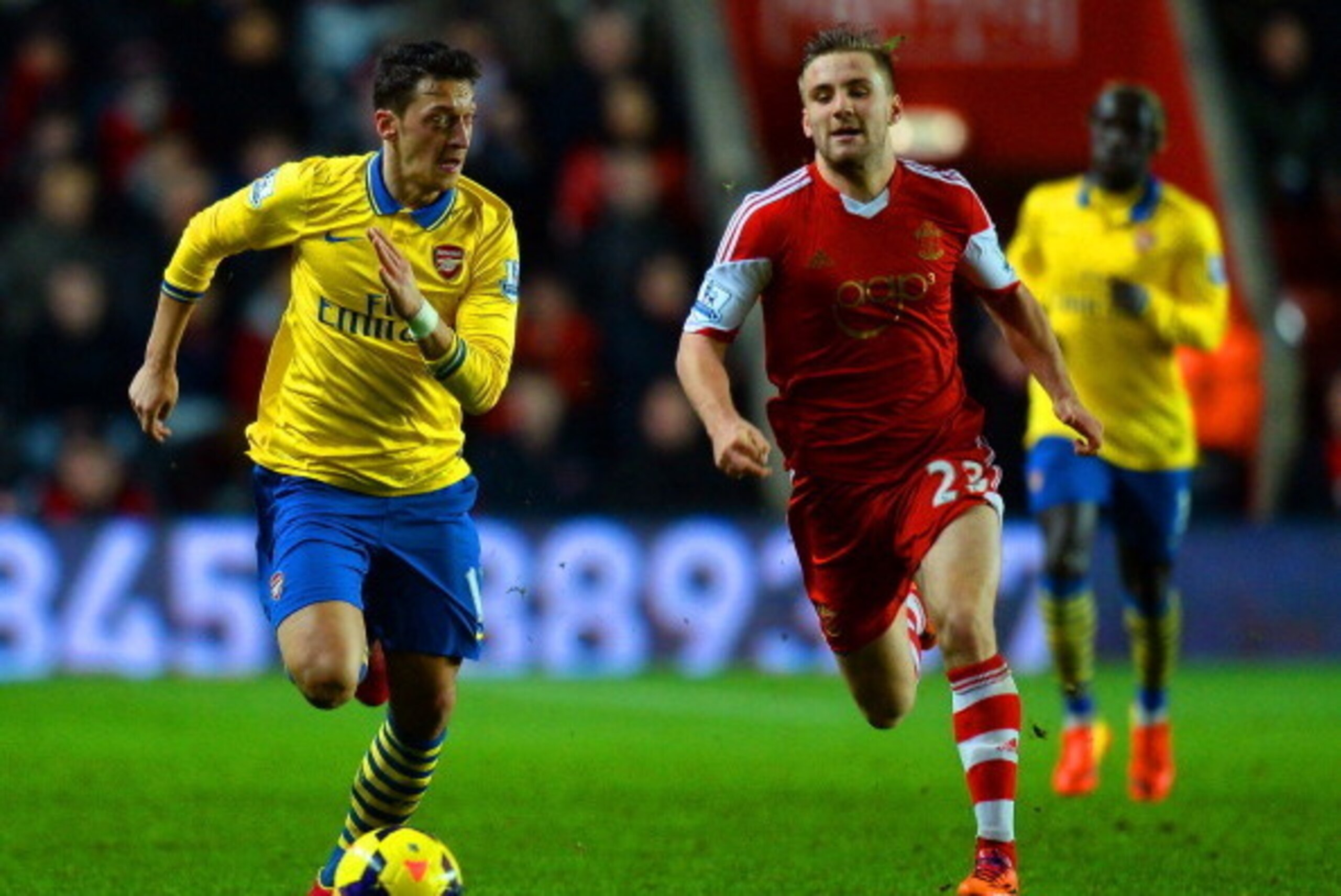 SOUTHAMPTON, ENGLAND - JANUARY 28:  Luke Shaw of Southampton closes down Mesut Oezil of Arsenal during the Barclays Premier League match between Southampton and Arsenal at St Mary's Stadium on January 28, 2014 in Southampton, England.  (Photo by Mike Hewi