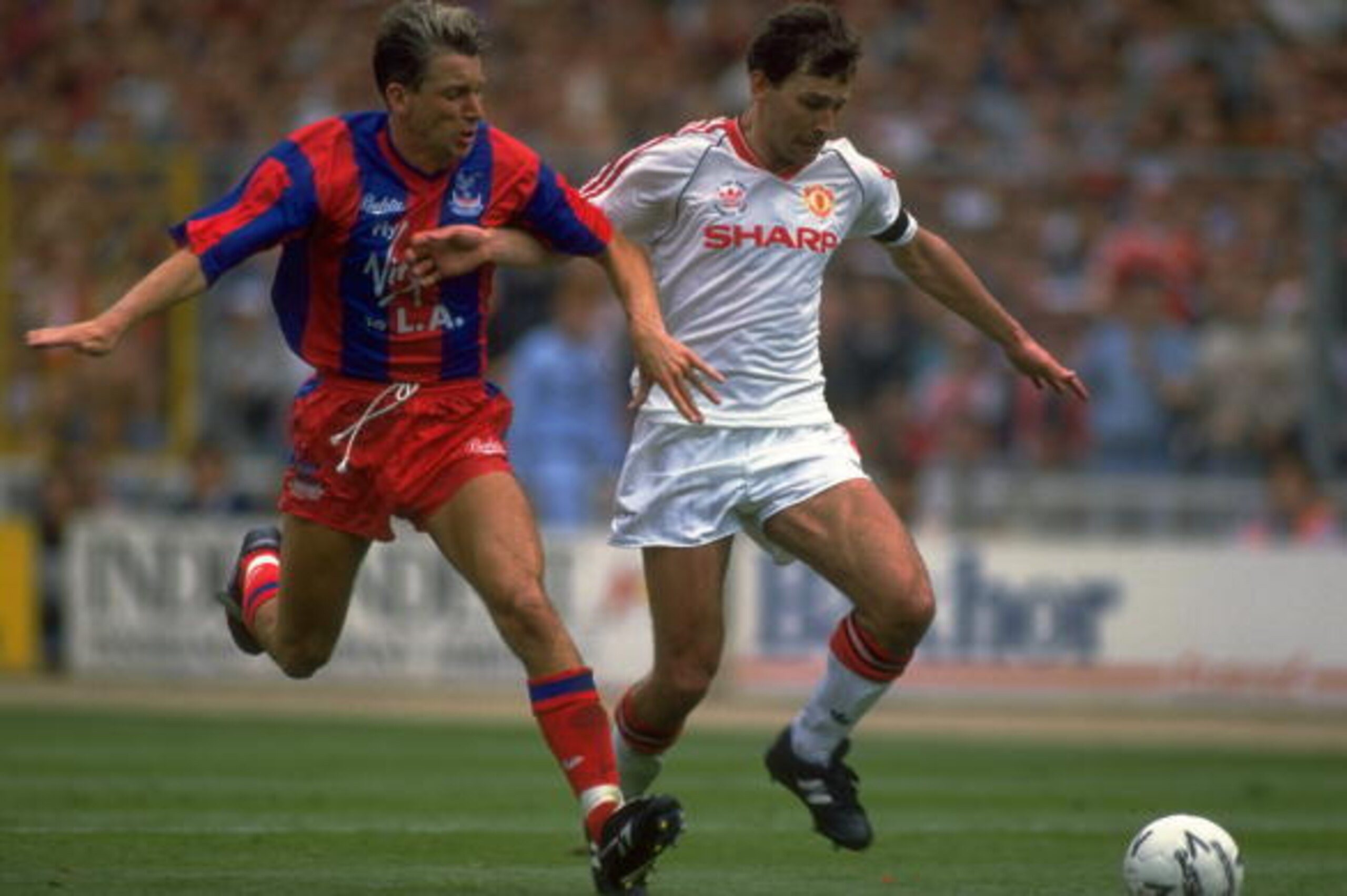 1990:  Bryan Robson (right) of Manchester United holds off Alan Pardew (left) of Crystal Palace during the FA Cup final at Wembley Stadium in London. The match ended in a 3-3 draw.    \ Mandatory Credit: David  Cannon/Allsport