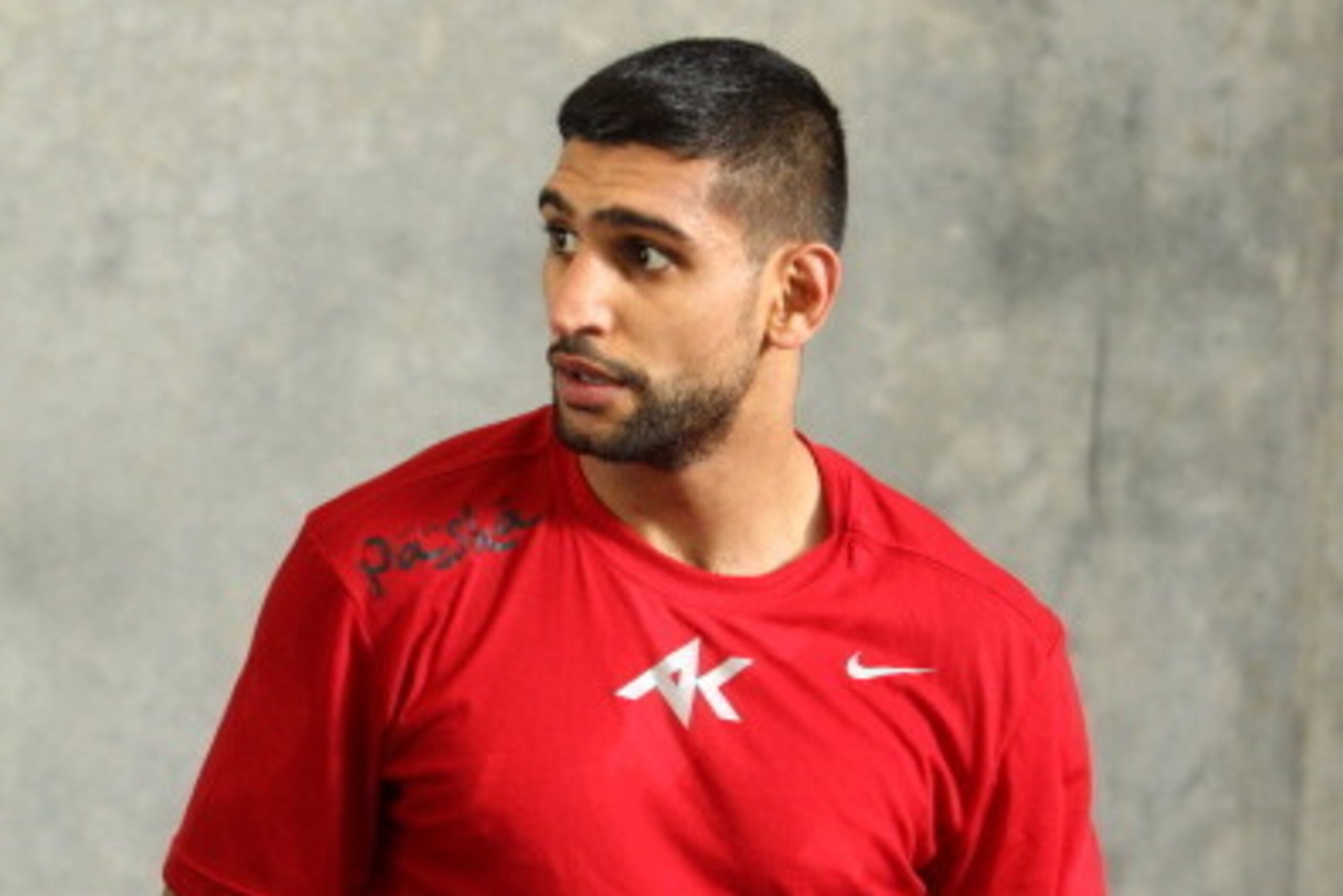 HAYWARD, CA - APRIL 24: Amir Khan pauses during a workout session at Virgil Hunter's Gym on April 24, 2014 in Hayward, California as he prepares to take on Luis Collazo at the MGM Grand in Las Vegas on May 3, 2014. (Photo by Alexis Cuarezma/Getty Images)