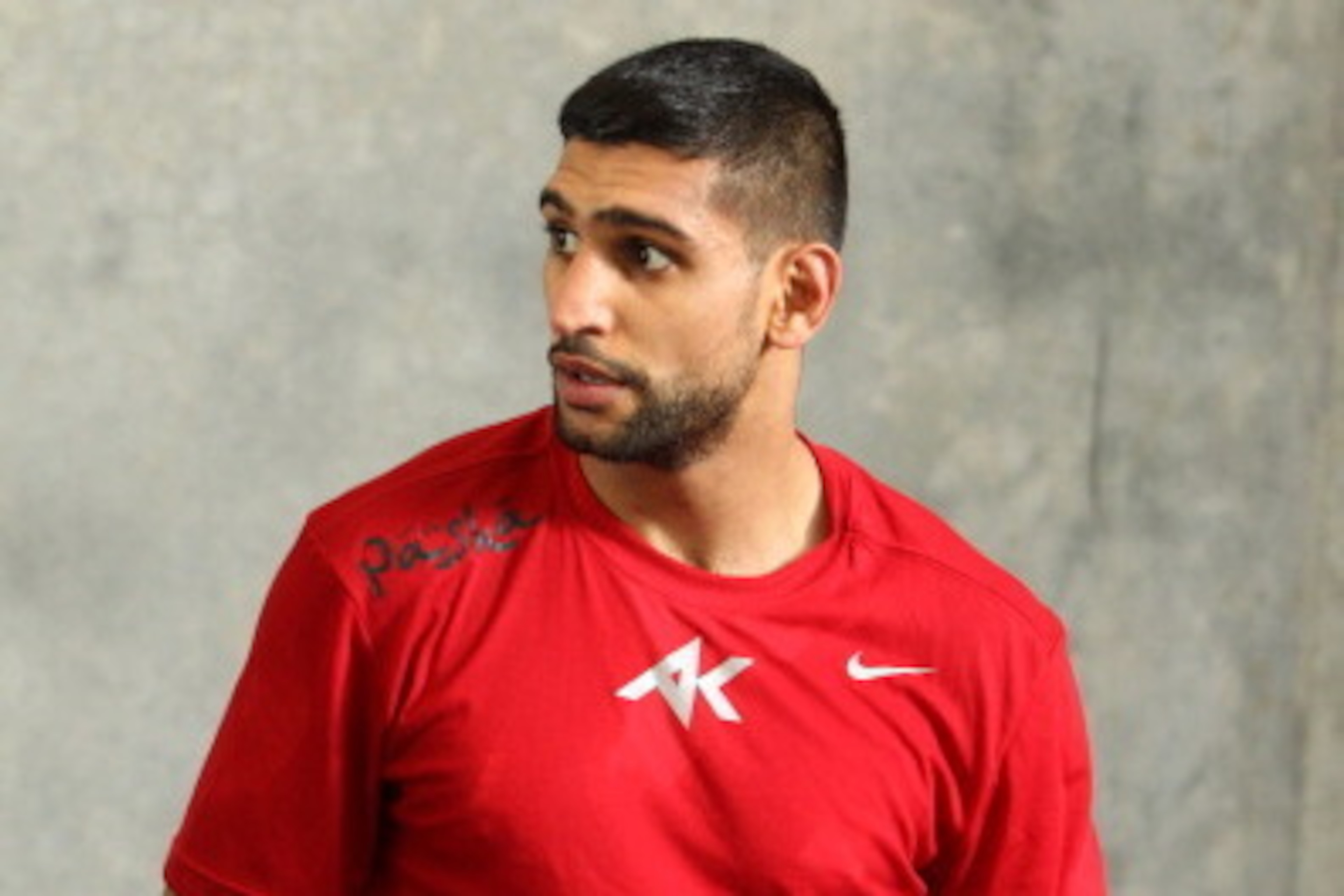 HAYWARD, CA - APRIL 24: Amir Khan pauses during a workout session at Virgil Hunter's Gym on April 24, 2014 in Hayward, California as he prepares to take on Luis Collazo at the MGM Grand in Las Vegas on May 3, 2014. (Photo by Alexis Cuarezma/Getty Images) HAYWARD, CA - APRIL 24: Amir Khan pauses during a workout session at Virgil Hunter's Gym on April 24, 2014 in Hayward, California as he prepares to take on Luis Collazo at the MGM Grand in Las Vegas on May 3, 2014. (Photo by Alexis Cuarezma/Getty Images)