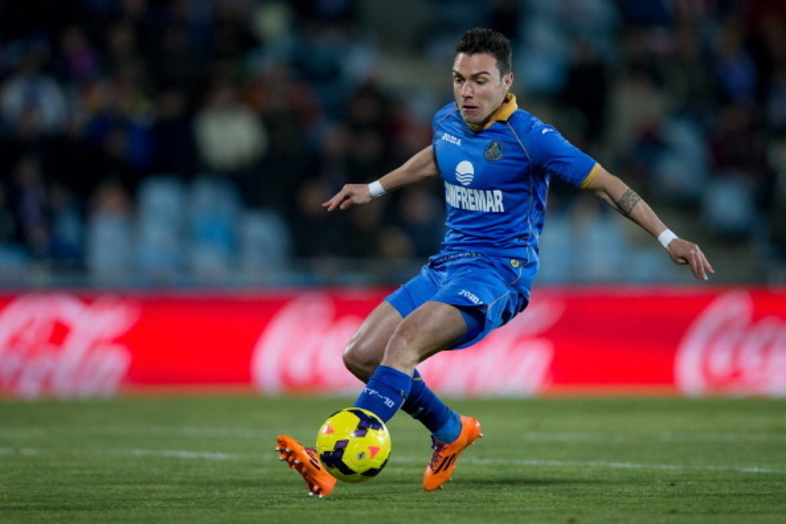 GETAFE, SPAIN - NOVEMBER 29: Adrian Colunga of Getafe CF controls the ball during the La Liga match between Getafe CF and Levante UD at Coliseum Alfonso Perez on November 29, 2013 in Getafe, Spain.  (Photo by Gonzalo Arroyo Moreno/Getty Images)