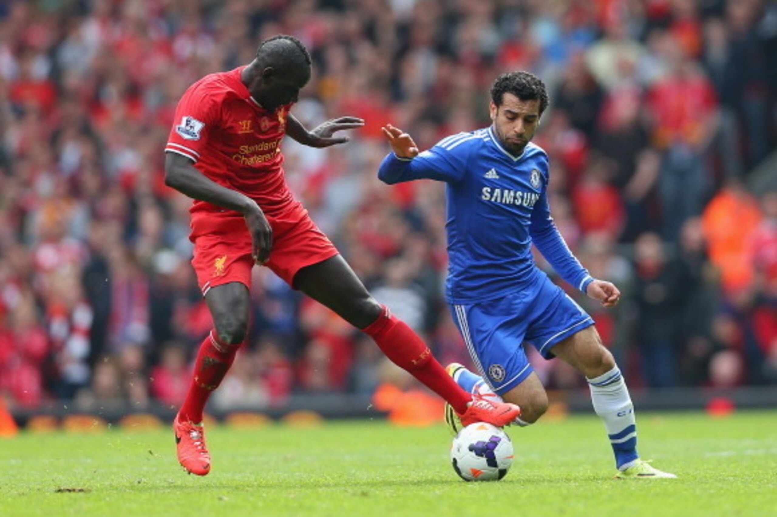 LIVERPOOL, ENGLAND - APRIL 27:  Mamadou Sakho of Liverpool and Mohamed Salah of Chelsea battle for the ball during the Barclays Premier League match between Liverpool and Chelsea at Anfield on April 27, 2014 in Liverpool, England.  (Photo by Clive Brunski