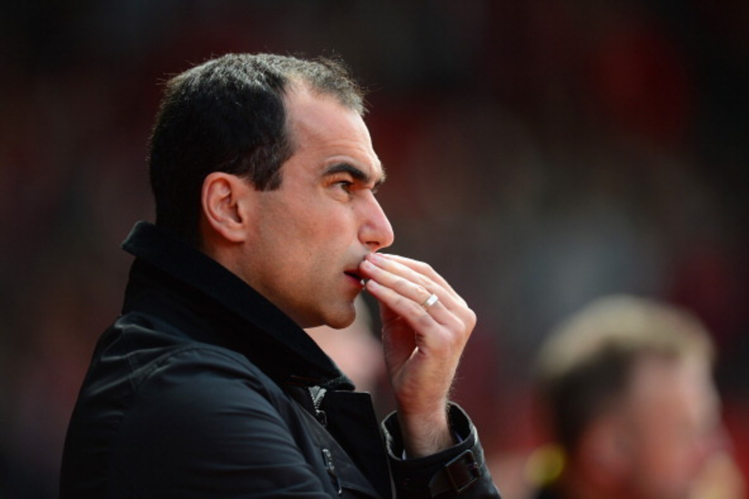 SOUTHAMPTON, ENGLAND - APRIL 26:  Manager Roberto Martinez of Everton looks on during the Barclays Premier League match between Southampton and Everton at St Mary's Stadium on April 26, 2014 in Southampton, England.  (Photo by Jamie McDonald/Getty Images)