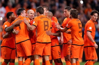 AMSTERDAM, NETHERLANDS - OCTOBER 11:  Arjen Robben of Holland (3rd L) celebrates with Robin van Persie (2nd L) during the FIFA 2014 World Cup Qualifing match between Holland and Hungary at Amsterdam Arena on October 11, 2013 in Amsterdam, Netherlands.  (P
