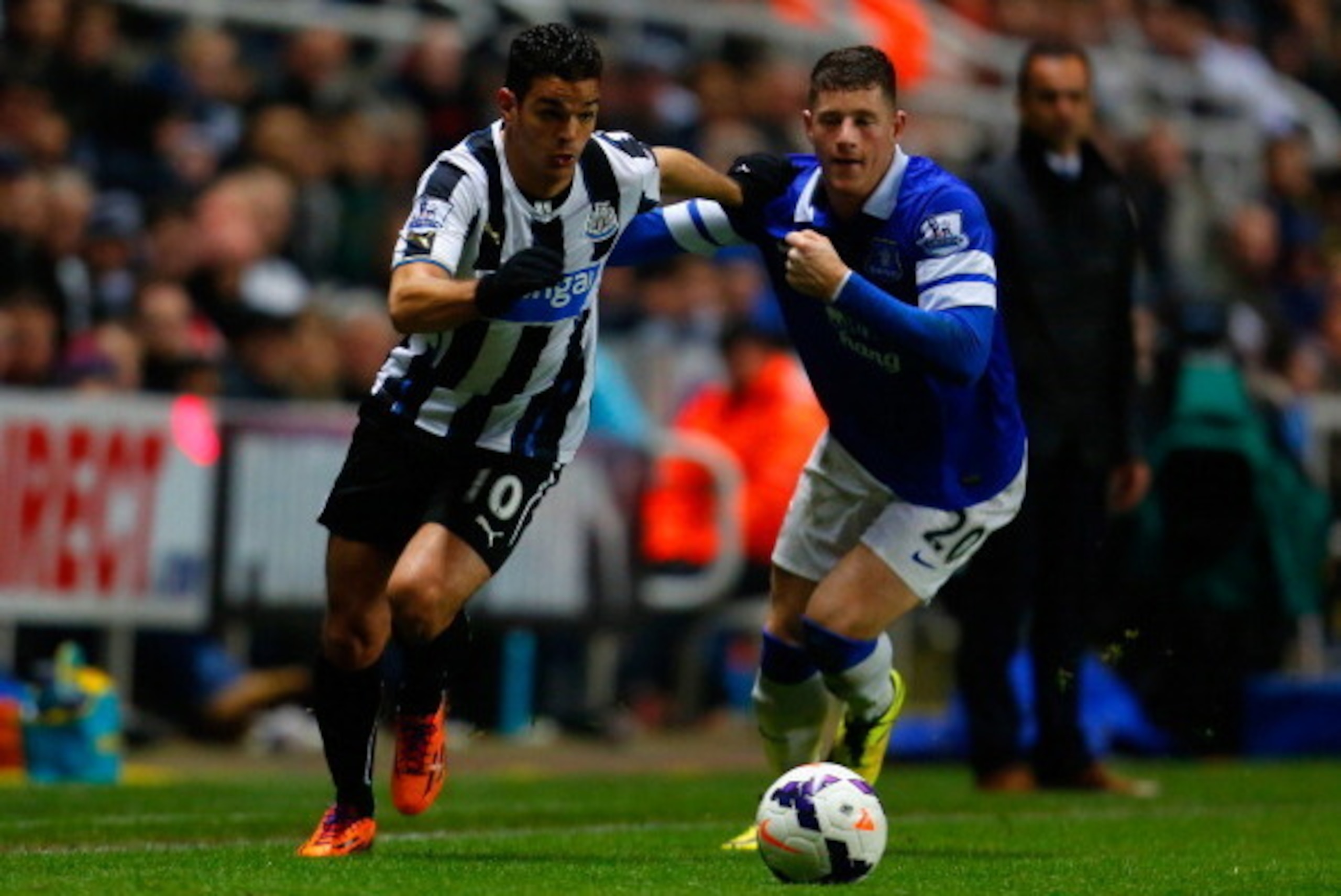 NEWCASTLE UPON TYNE, ENGLAND - MARCH 25:  Hatem Ben Arfa of Newcastle United and Ross Barkley of Everton battle for the ball during the Barclays Premier League match between Newcastle United and Everton at St James' Park on March 25, 2014 in Newcastle upo