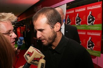 MUNICH, GERMANY - AUGUST 23:  Mehmet Scholl (R) arrives for the premiere of 'Frei:Gespielt' on August 23, 2007 in Munich, Germany. The movie by German directors Eduard Augustin and Ferdinand Neumayr tells the story FC Bayern Munich soccer legend Mehmet Sc