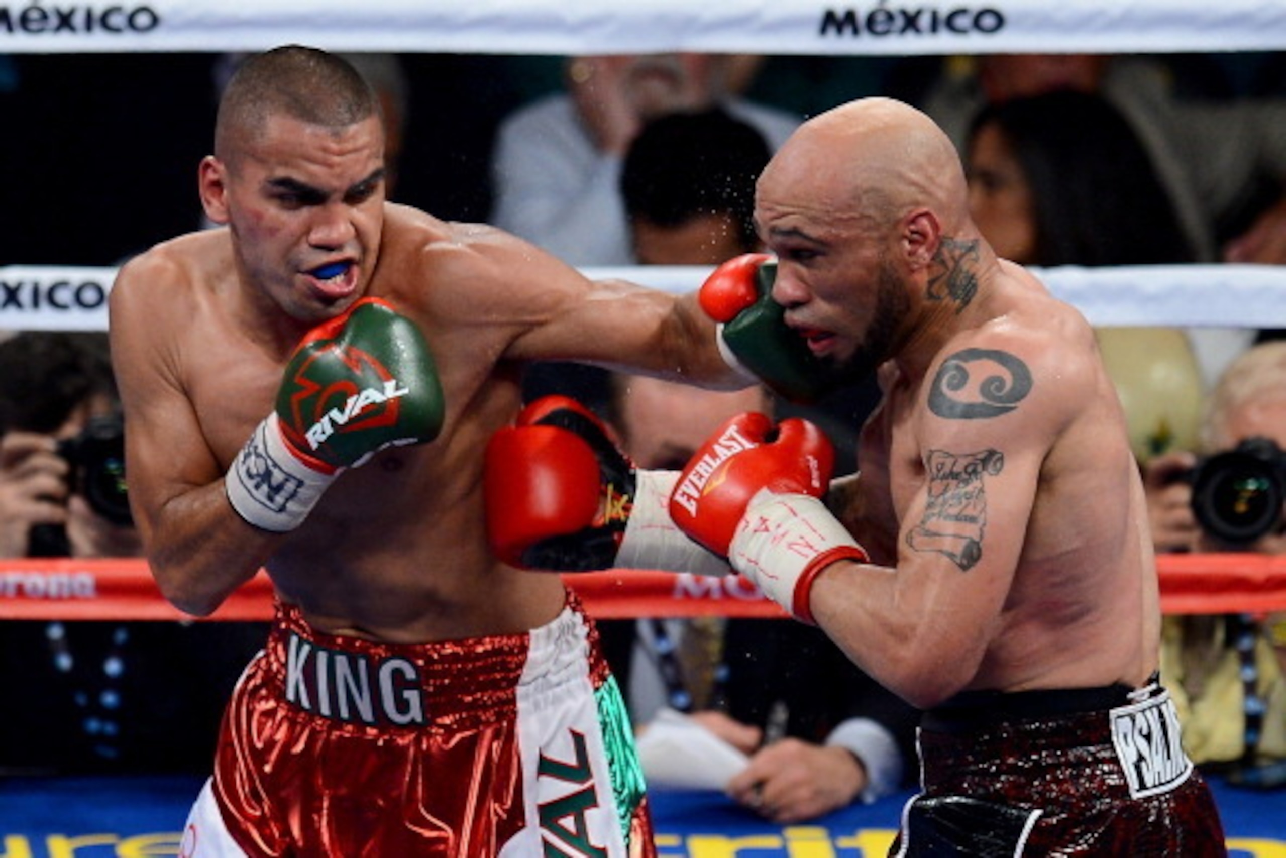 LAS VEGAS, NV - SEPTEMBER 14:  (L-R) Carlos Molina throws a left to the head of Ishe Smith during their IBF junior middleweight title fight at the MGM Grand Garden Arena on September 14, 2013 in Las Vegas, Nevada.  (Photo by Ethan Miller/Getty Images)