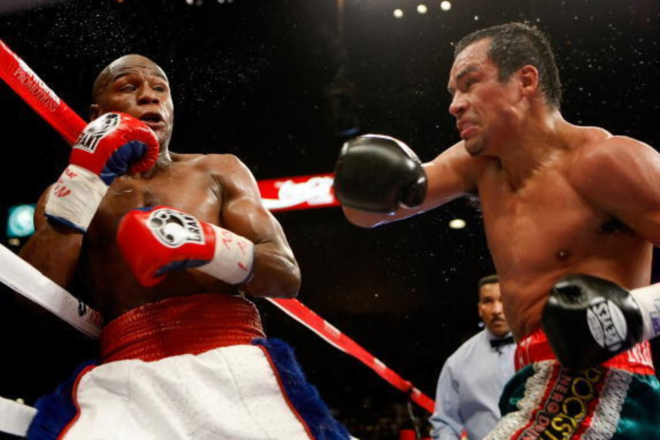 LAS VEGAS - SEPTEMBER 19:  Floyd Mayweather Jr. (L) and Juan Manuel Marquez exchange blows in the fourth round of their fight at the MGM Grand Garden Arena September 19, 2009 in Las Vegas, Nevada. Mayweather won by unanimous decision.  (Photo by Ethan Mil