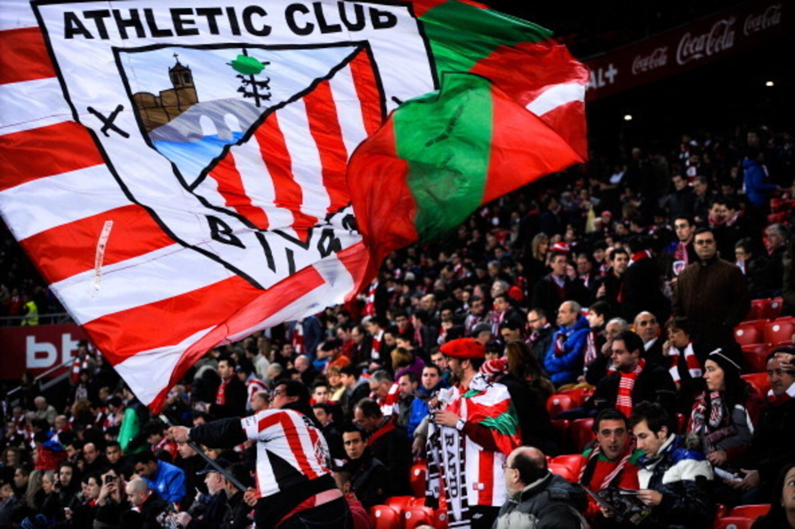 BILBAO, SPAIN - FEBRUARY 02:  Athletic Club fans cheer up their team during the La Liga match between Athletic Club and Real Madrid CF at San Mames Stadium on February 2, 2014 in Bilbao, Spain.  (Photo by David Ramos/Getty Images)