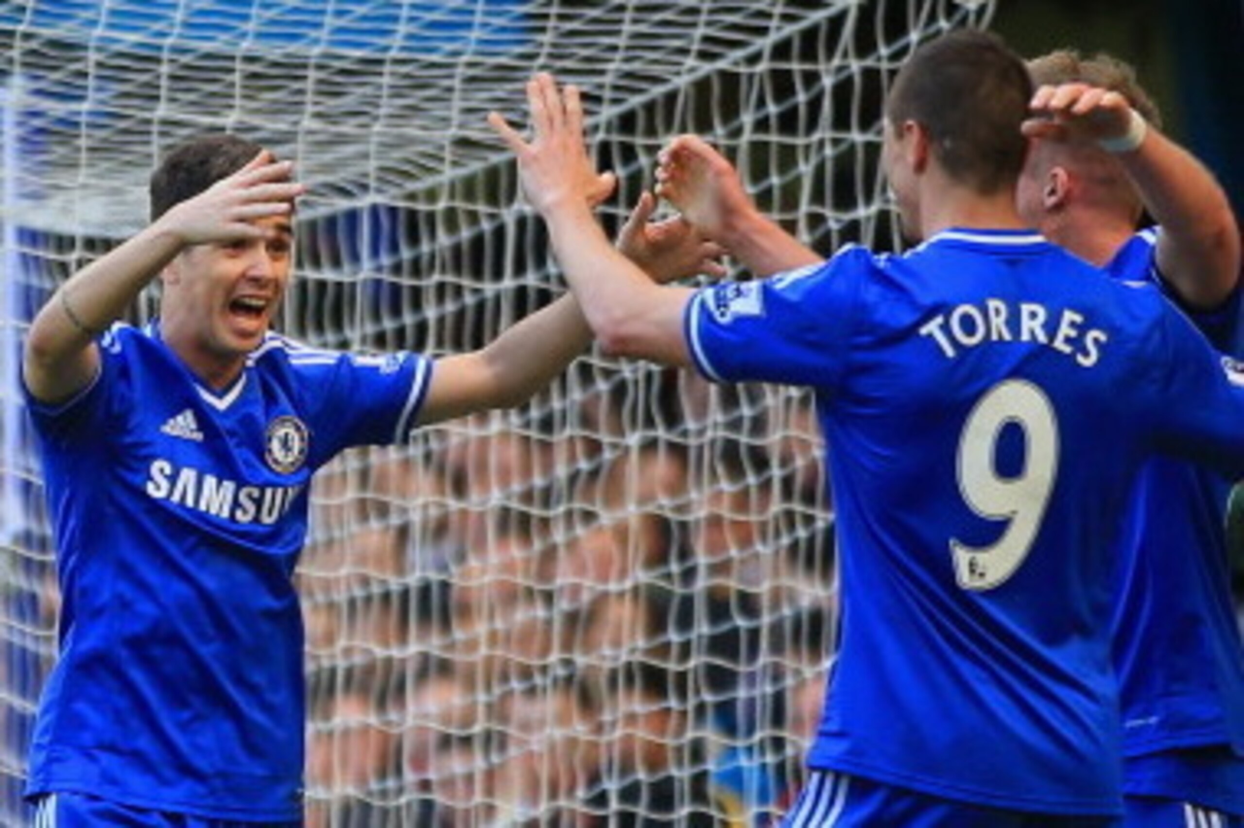 LONDON, ENGLAND - MARCH 22: Oscar of Chelsea celebrates scoring their fourth goalwith Fernando Torres and Andre Schurrle of Chelsea during the Barclays Premier League match between Chelsea and Arsenal at Stamford Bridge on March 22, 2014 in London, Engl LONDON, ENGLAND - MARCH 22: Oscar of Chelsea celebrates scoring their fourth goalwith Fernando Torres and Andre Schurrle of Chelsea during the Barclays Premier League match between Chelsea and Arsenal at Stamford Bridge on March 22, 2014 in London, Engl