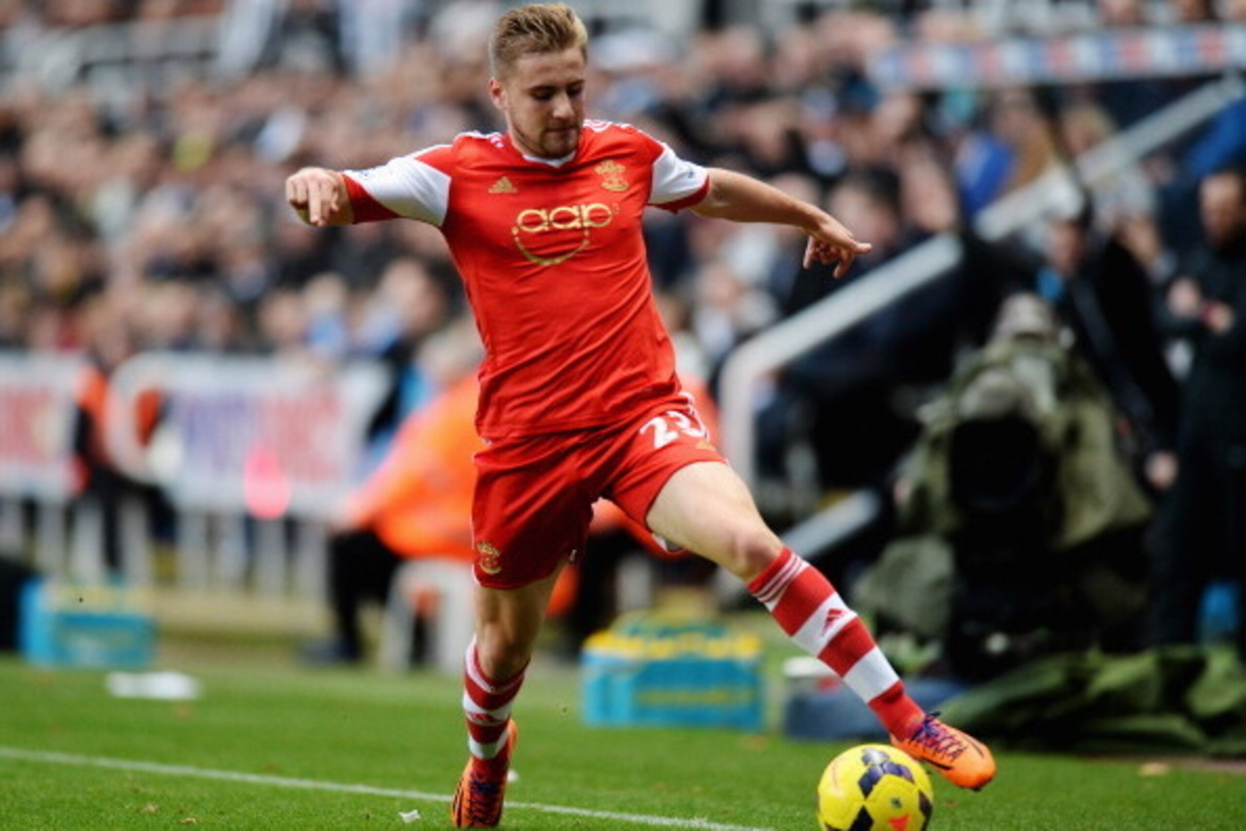 NEWCASTLE UPON TYNE, ENGLAND - DECEMBER 14:  Luke Shaw of Southampton during the Barclays Premier League match between Newcastle United and Southampton at St James' Park on December 14, 2013 in Newcastle upon Tyne, England.  (Photo by Tony Marshall/Getty 
