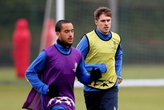 ST ALBANS, ENGLAND - DECEMBER 10:  Aaron Ramsey and Theo Walcott during an Arsenal training session ahead of their UEFA Champions League group F match against Napoli at London Colney on December 10, 2013 in St Albans, England.  (Photo by Scott Heavey/Gett