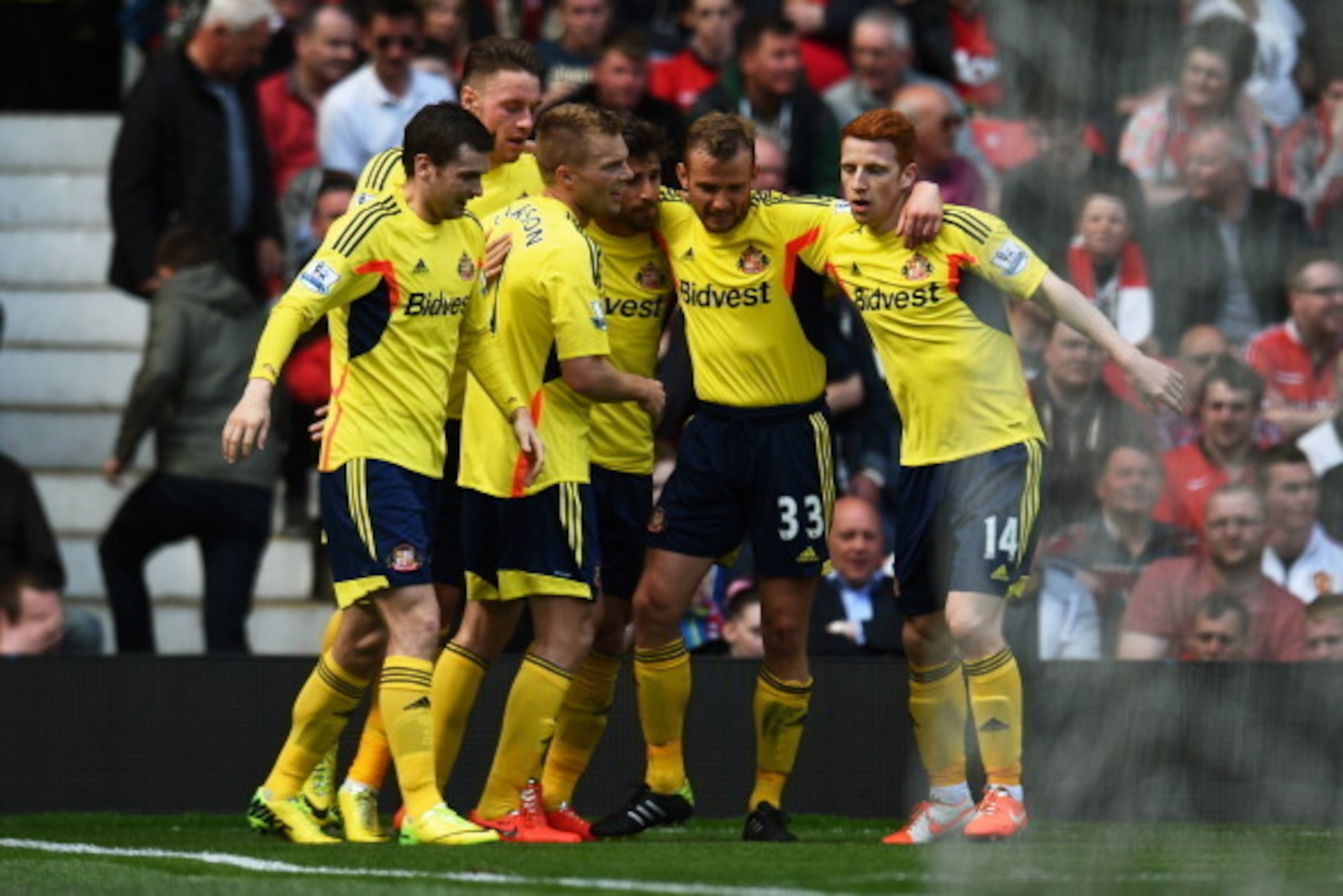 MANCHESTER, ENGLAND - MAY 03:  Sebastian Larsson (3rd L) of Sunderland is congratulated by teammates  after scoring the opening goal during the Barclays Premier League match between Manchester United and Sunderland at Old Trafford on May 3, 2014 in Manche