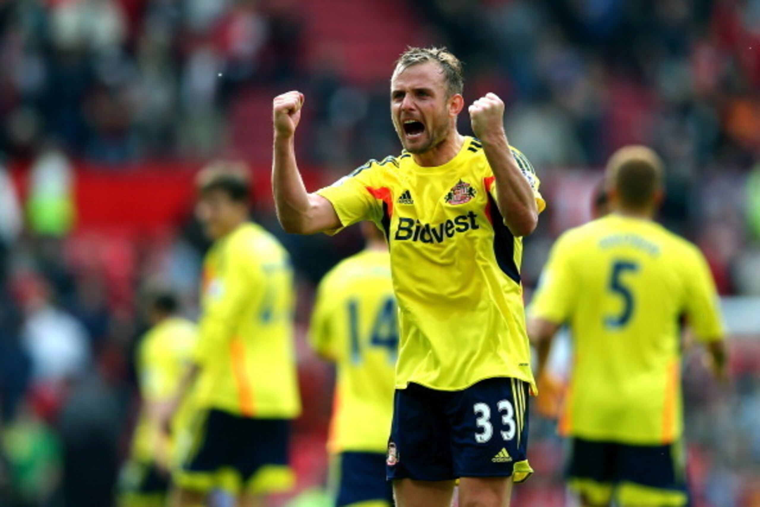MANCHESTER, ENGLAND - MAY 03:  Lee Cattermole of Sunderland celebrates following his team's 1-0 victory during the Barclays Premier League match between Manchester United and Sunderland at Old Trafford on May 3, 2014 in Manchester, England.  (Photo by Cli