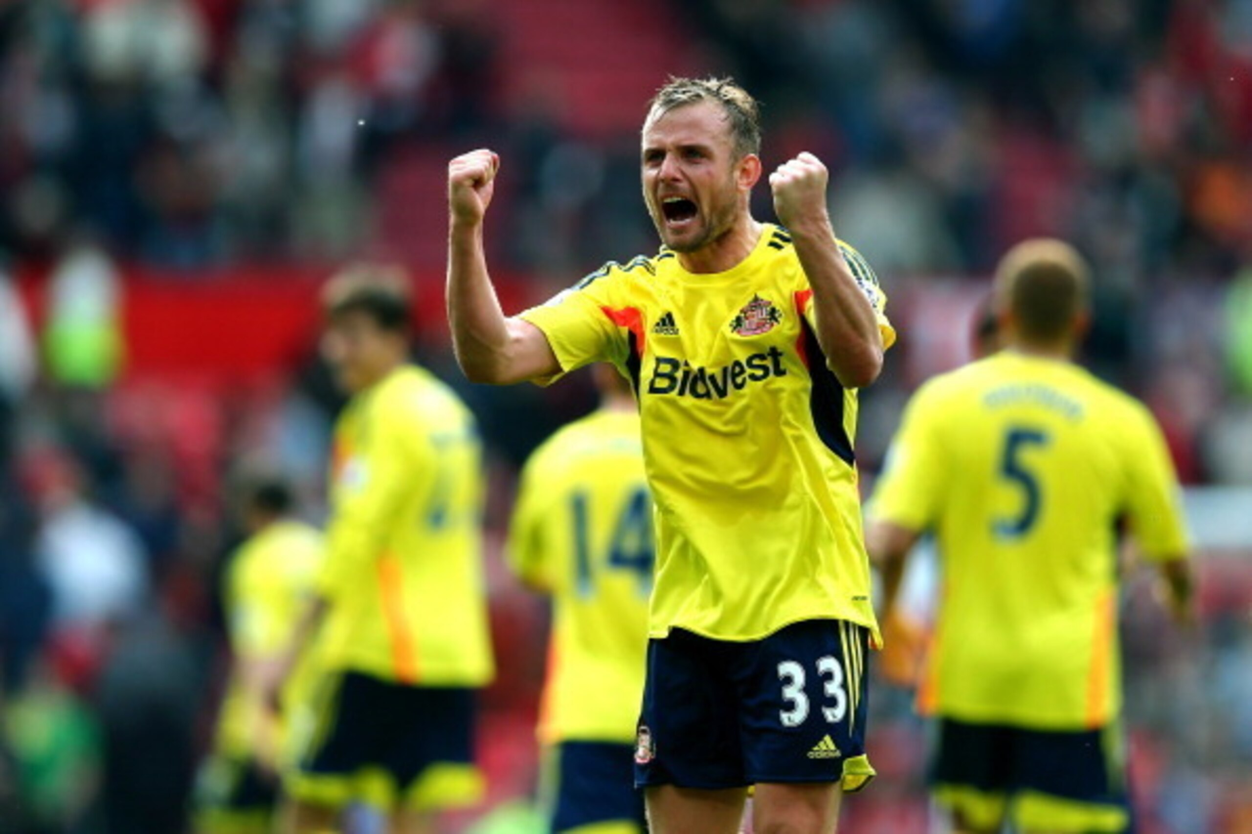 MANCHESTER, ENGLAND - MAY 03:  Lee Cattermole of Sunderland celebrates following his team's 1-0 victory during the Barclays Premier League match between Manchester United and Sunderland at Old Trafford on May 3, 2014 in Manchester, England.  (Photo by Cli