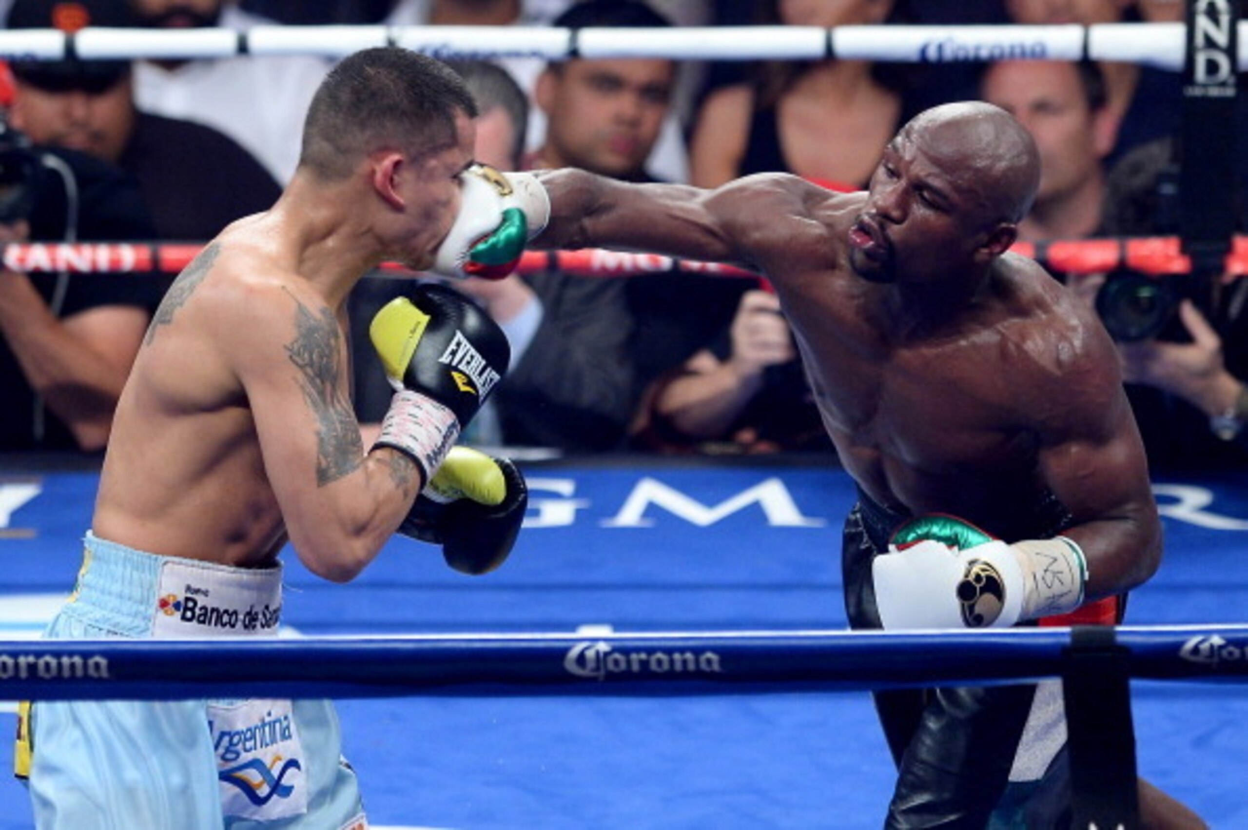 LAS VEGAS, NV - MAY 03: (R-L) Floyd Mayweather Jr. throws a right at Marcos Maidana during their WBC/WBA welterweight unification fight at the MGM Grand Garden Arena on May 3, 2014 in Las Vegas, Nevada. (Photo by Ethan Miller/Getty Images) LAS VEGAS, NV - MAY 03: (R-L) Floyd Mayweather Jr. throws a right at Marcos Maidana during their WBC/WBA welterweight unification fight at the MGM Grand Garden Arena on May 3, 2014 in Las Vegas, Nevada. (Photo by Ethan Miller/Getty Images)