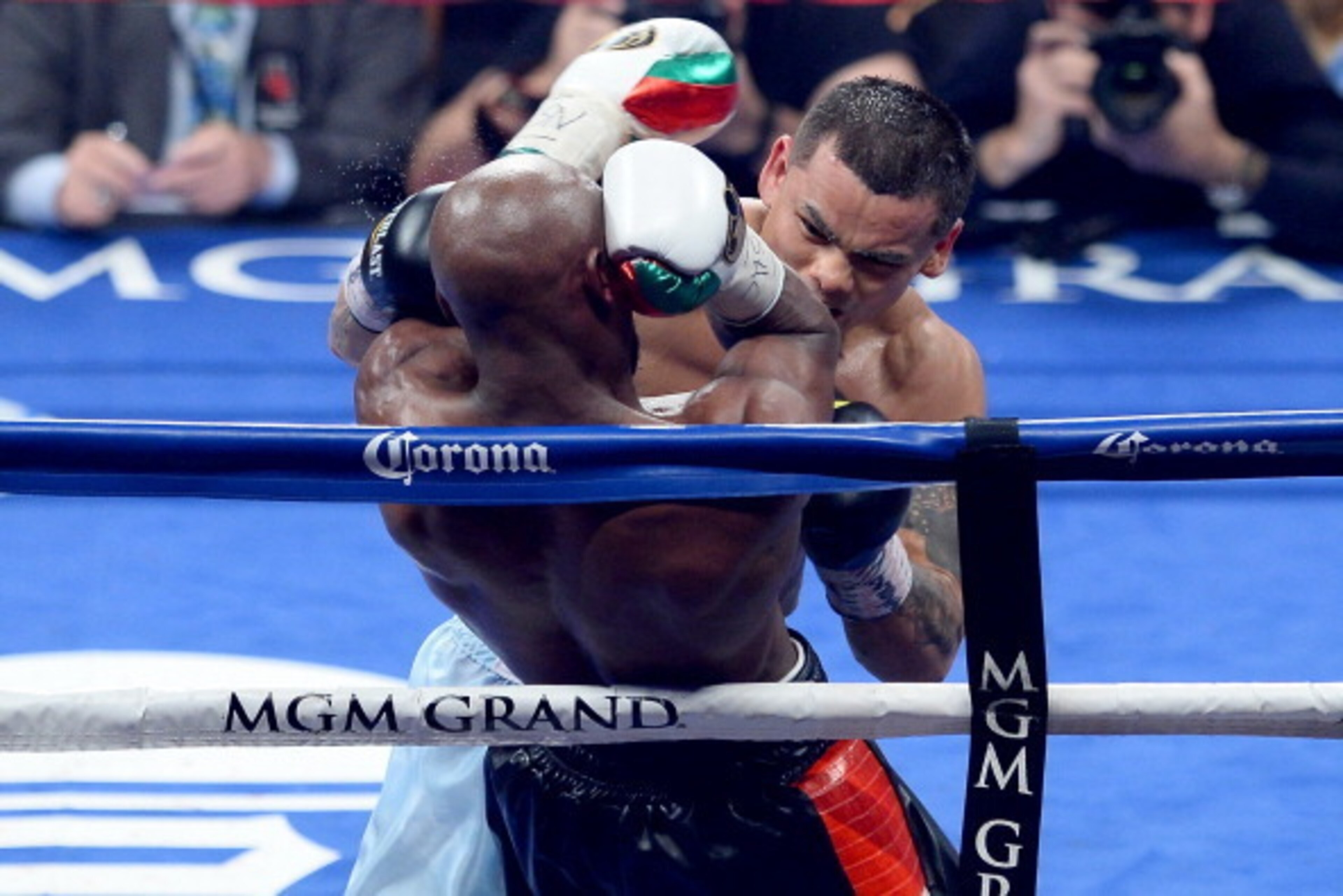 LAS VEGAS, NV - MAY 03:  (R-L) Marcos Maidana and Floyd Mayweather Jr. exchange blows during their WBC/WBA welterweight unification fight at the MGM Grand Garden Arena on May 3, 2014 in Las Vegas, Nevada.  (Photo by Ethan Miller/Getty Images)
