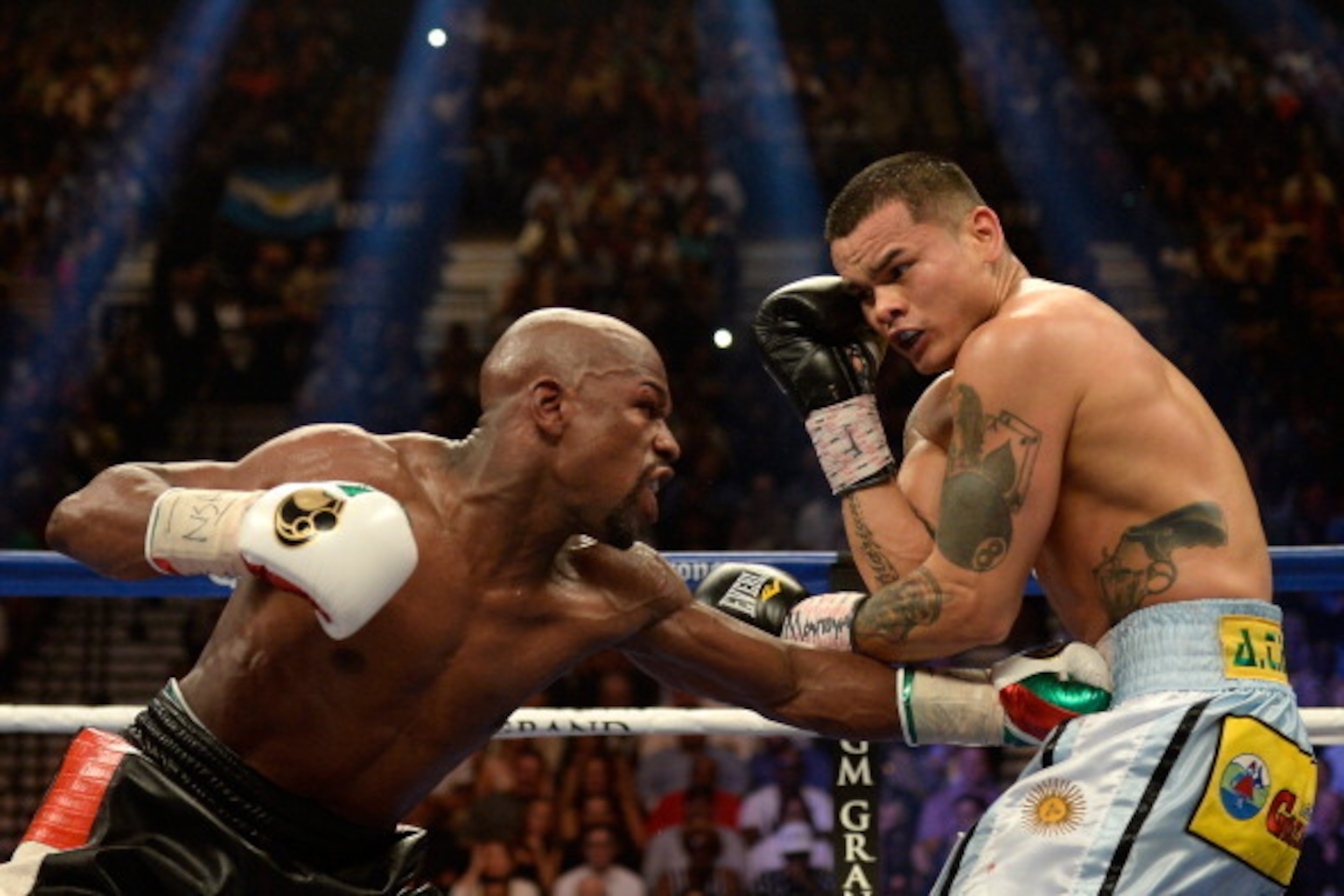 LAS VEGAS, NV - MAY 03:  (L-R) Floyd Mayweather Jr. throws a left at Marcos Maidana during their WBC/WBA welterweight unification fight at the MGM Grand Garden Arena on May 3, 2014 in Las Vegas, Nevada.  (Photo by Harry How/Getty Images)