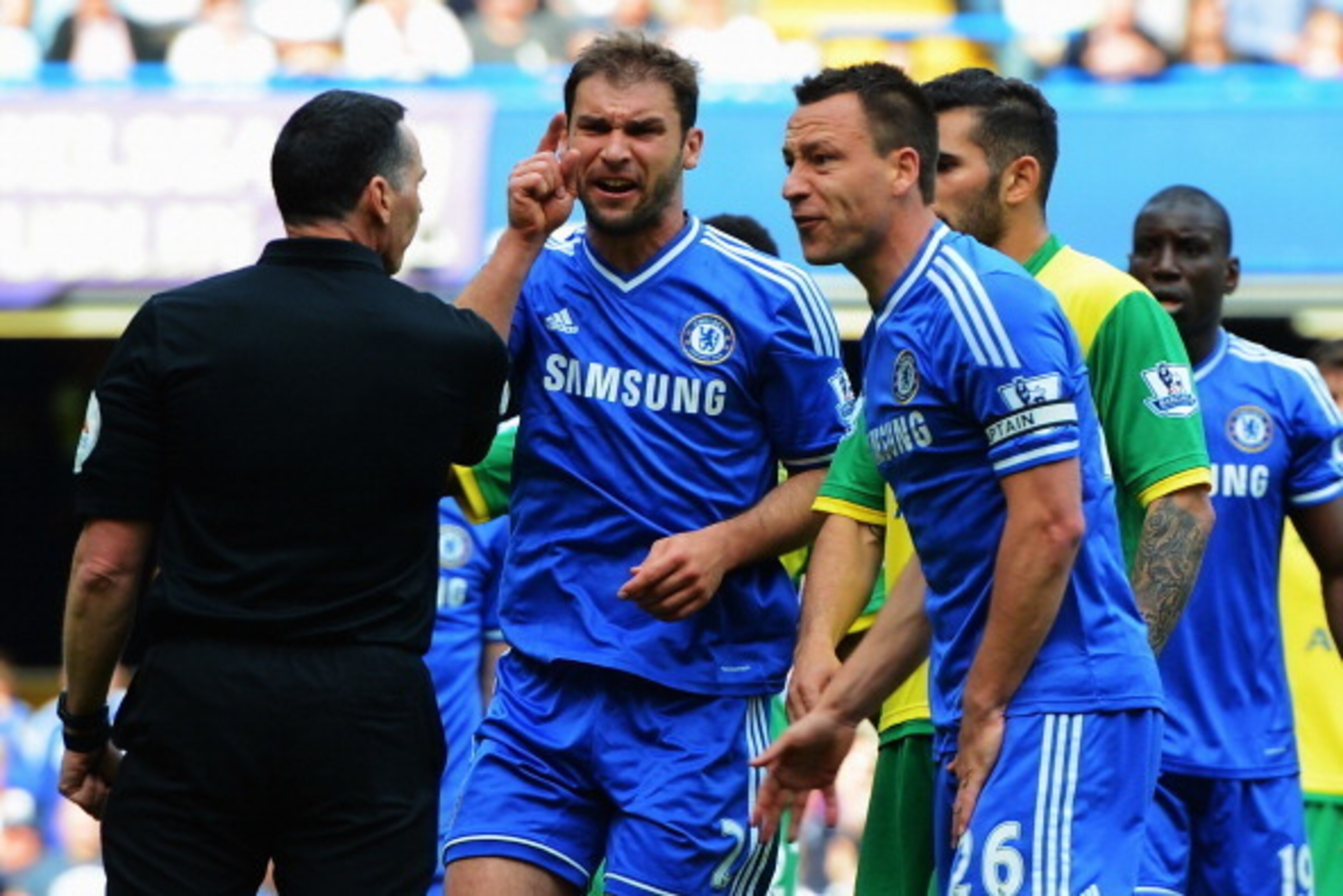 LONDON, ENGLAND - MAY 04:  John Terry (R) and Branislav Ivanovic (C) of Chelsea react as match referee Neil Swarbrick turns down a penalty appeal during the Barclays Premier League match between Chelsea and Norwich City at Stamford Bridge on May 4, 2014 i
