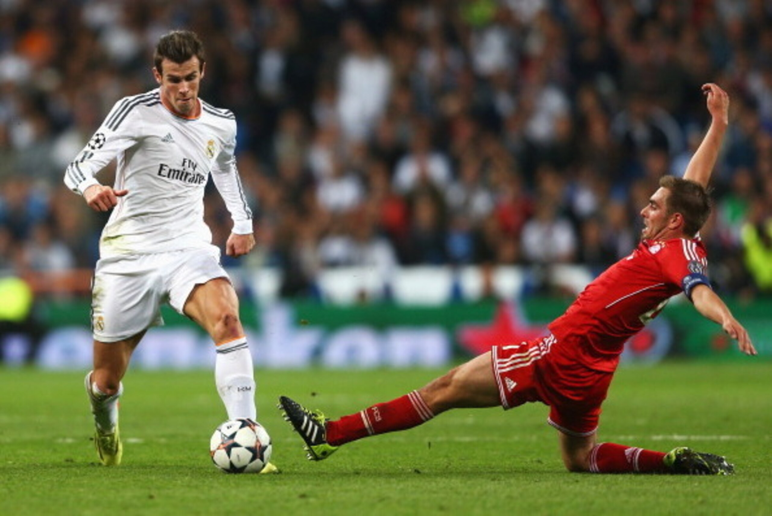 MADRID, SPAIN - APRIL 23: Gareth Bale of Real Madrid takes on Philipp Lahm of Bayern Muenchen during the UEFA Champions League semi-final first leg match between Real Madrid and FC Bayern Muenchen at the Estadio Santiago Bernabeu on April 23, 2014 in Madr