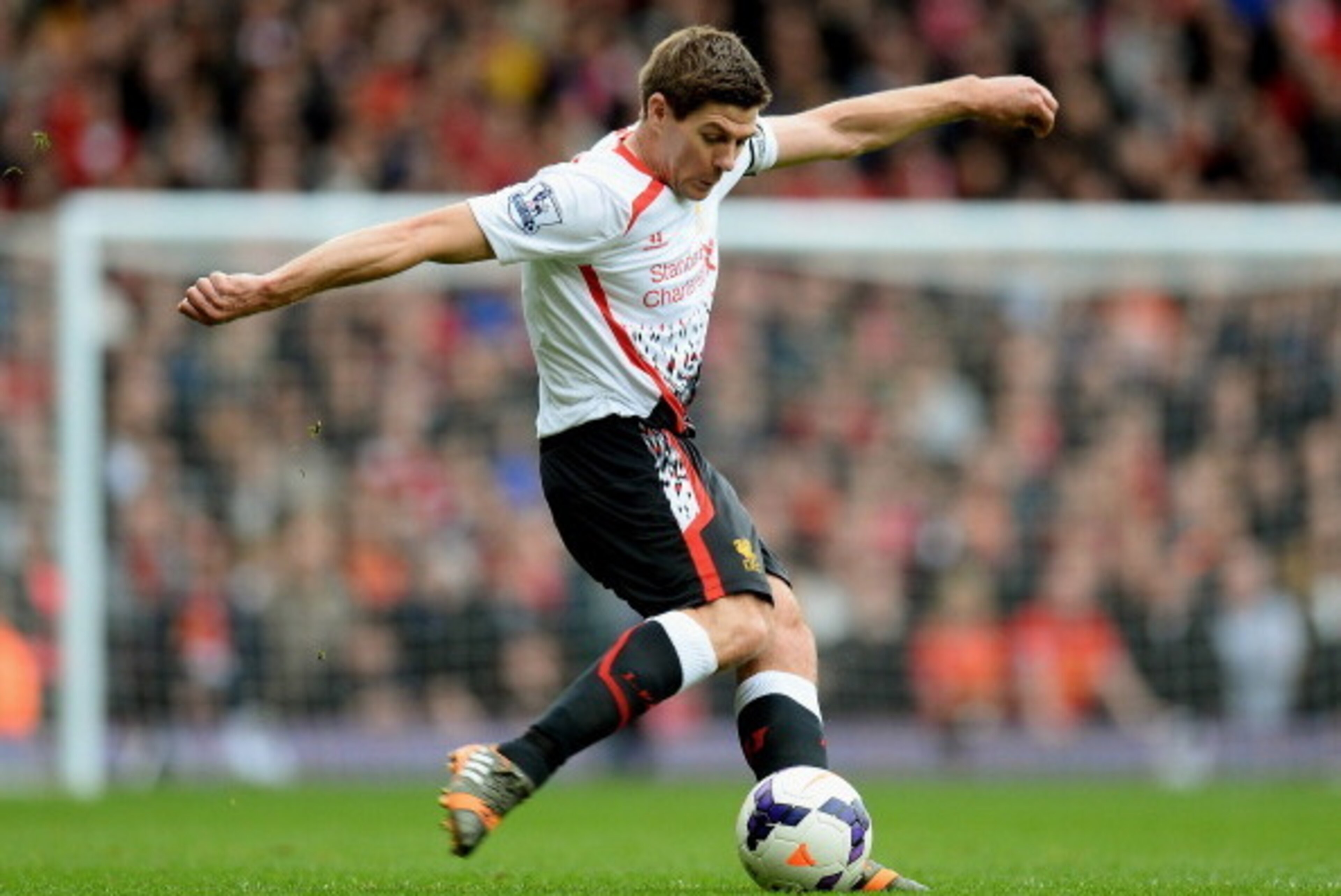 LONDON, ENGLAND - APRIL 06:  Steven Gerrard of Liverpool in action during the Barclays Premier League match between West Ham United and Liverpool at Boleyn Ground on April 6, 2014 in London, England.  (Photo by Mike Hewitt/Getty Images)