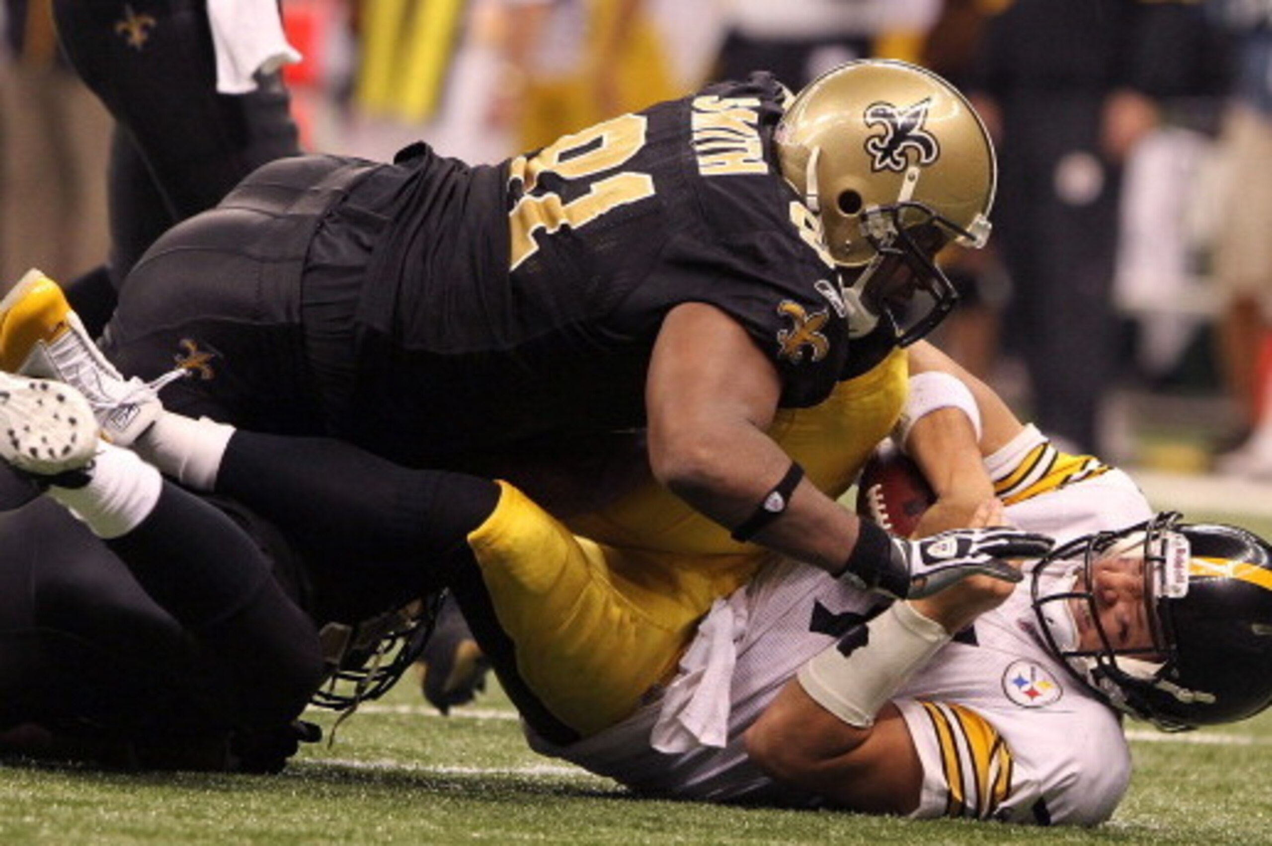 NEW ORLEANS - OCTOBER 31: Will Smith #91 of the New Orleans Saints sacks Ben Roethlisberger #7 of the Pittsburgh Steelers at the Louisiana Superdome on October 31, 2010 in New Orleans, Louisiana. (Photo by Matthew Sharpe/Getty Images)